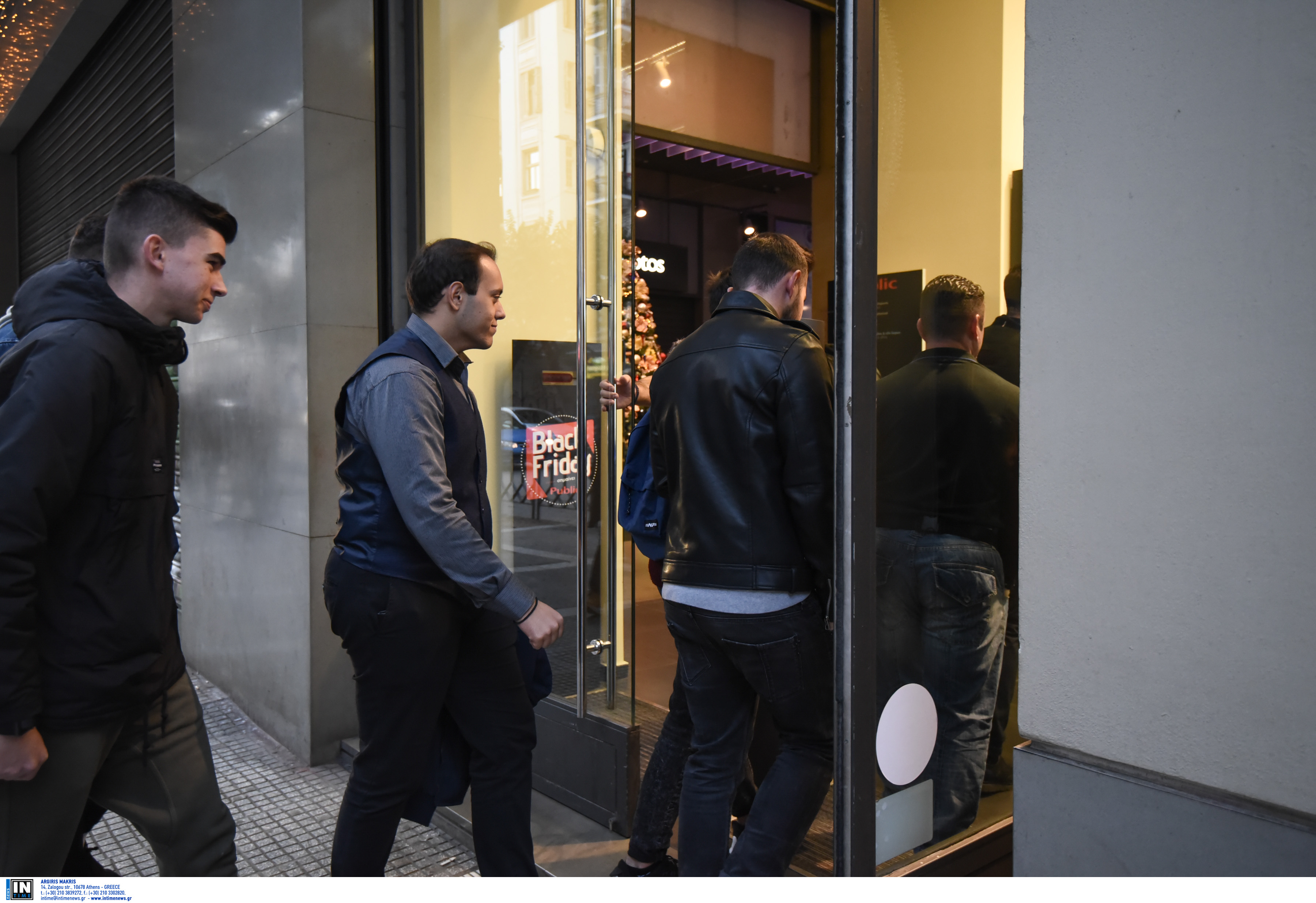 Black Friday: Οι κοπάνες, οι μικρότερες ουρές και το κυνήγι για τη σωστή αγορά [pics]