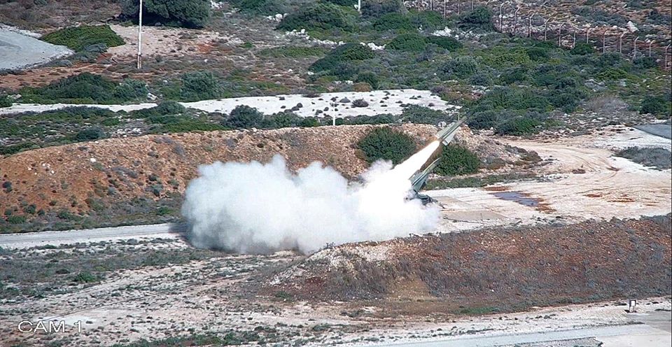“Πυρ και μανία” οι εντυπωσιακές βολές των αντιαεροπορικών πυραύλων του Στρατού Ξηράς! [pics]