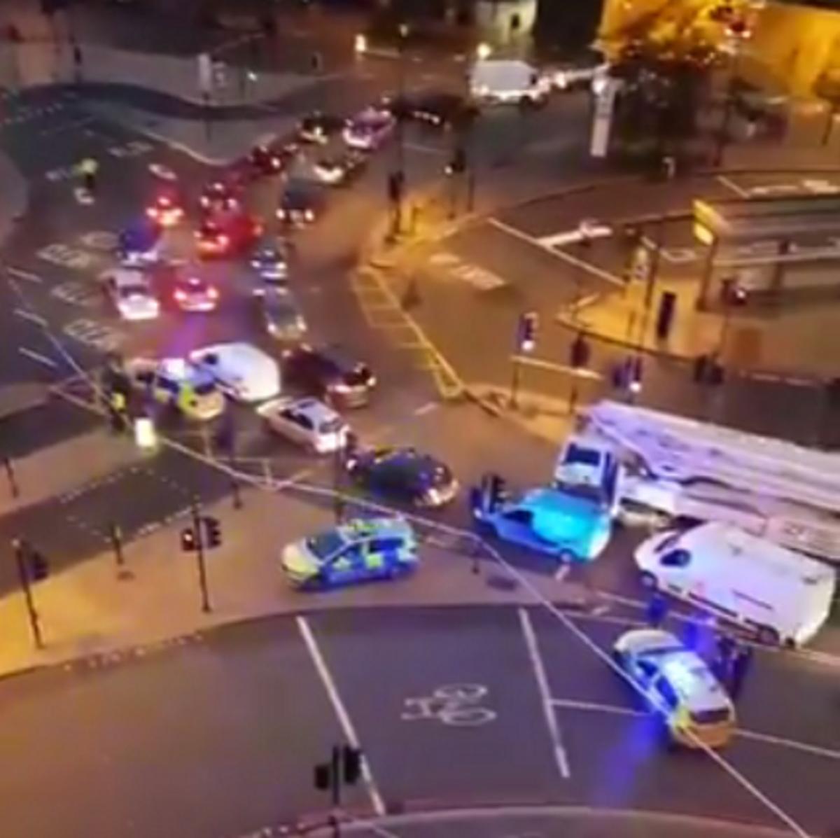 Συναγερμός στο Λονδίνο λόγω ύποπτου οχήματος! video
