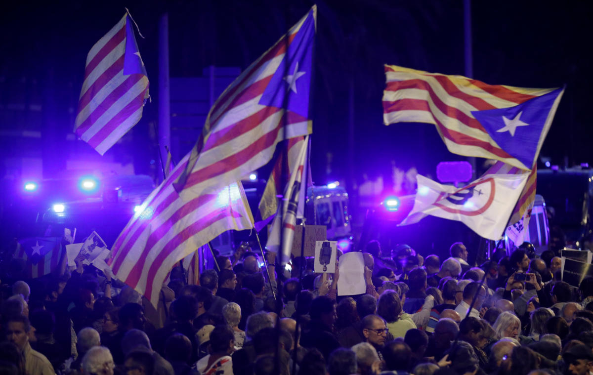 Ισπανία: Νέα εντάλματα σύλληψης κατά μελών της καταλανικής κυβέρνησης