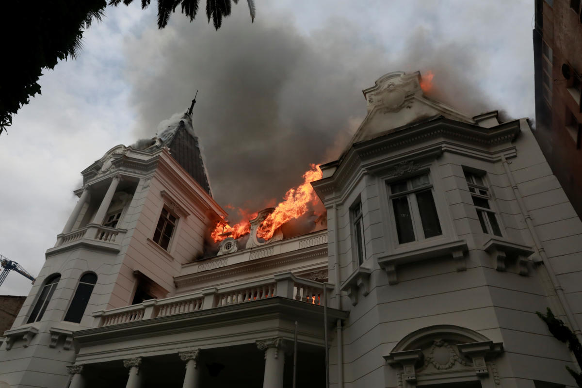 Χιλή: Στις φλόγες πανεπιστήμιο του Σαντιάγιο μετά από πορεία διαμαρτυρίας