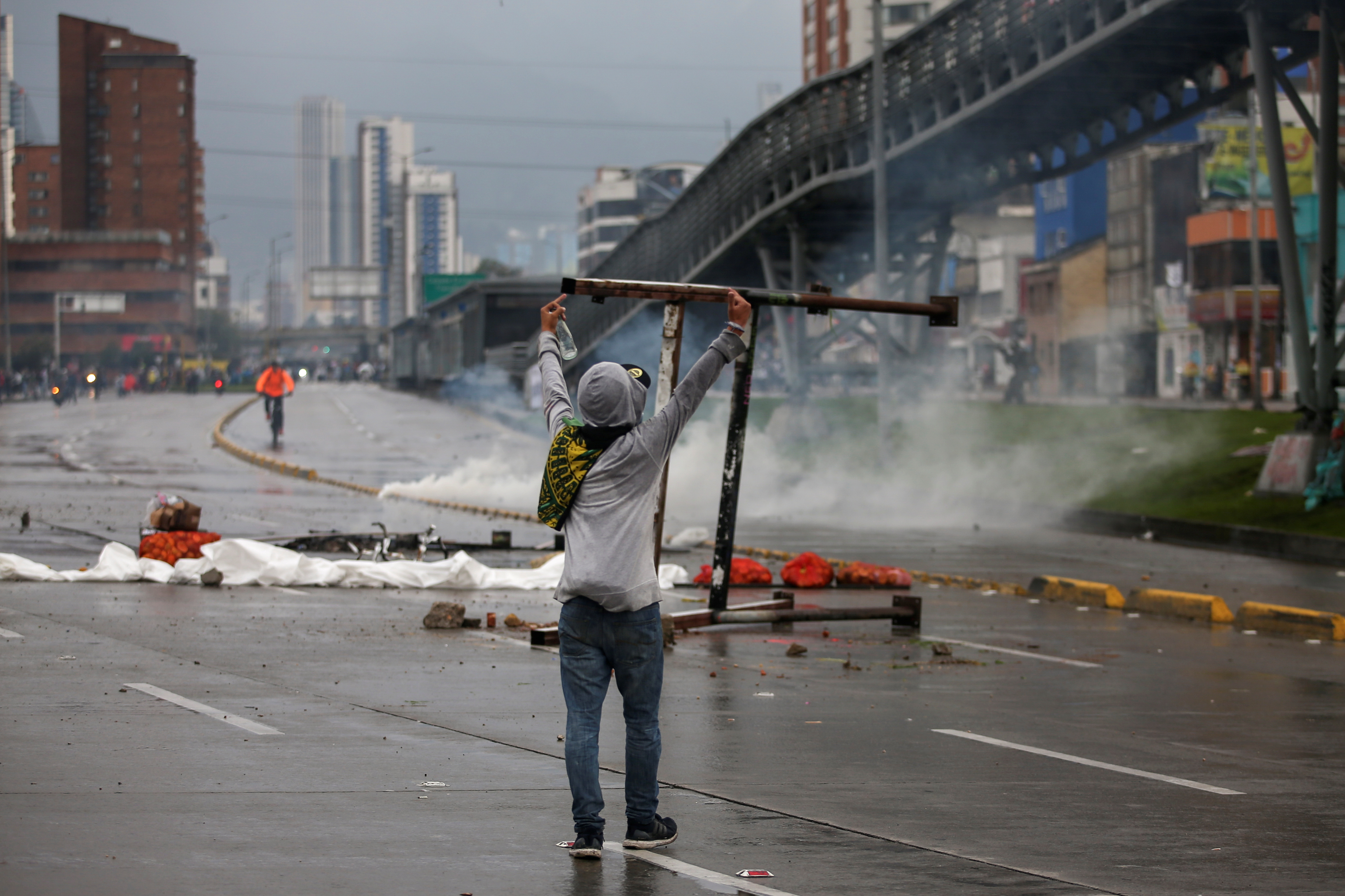 Χάος στην Κολομβία! Απαγόρευση της κυκλοφορίας στην Μπογκοτά και διαδηλώσεις έξω από το σπίτι του προέδρου Ντούκε