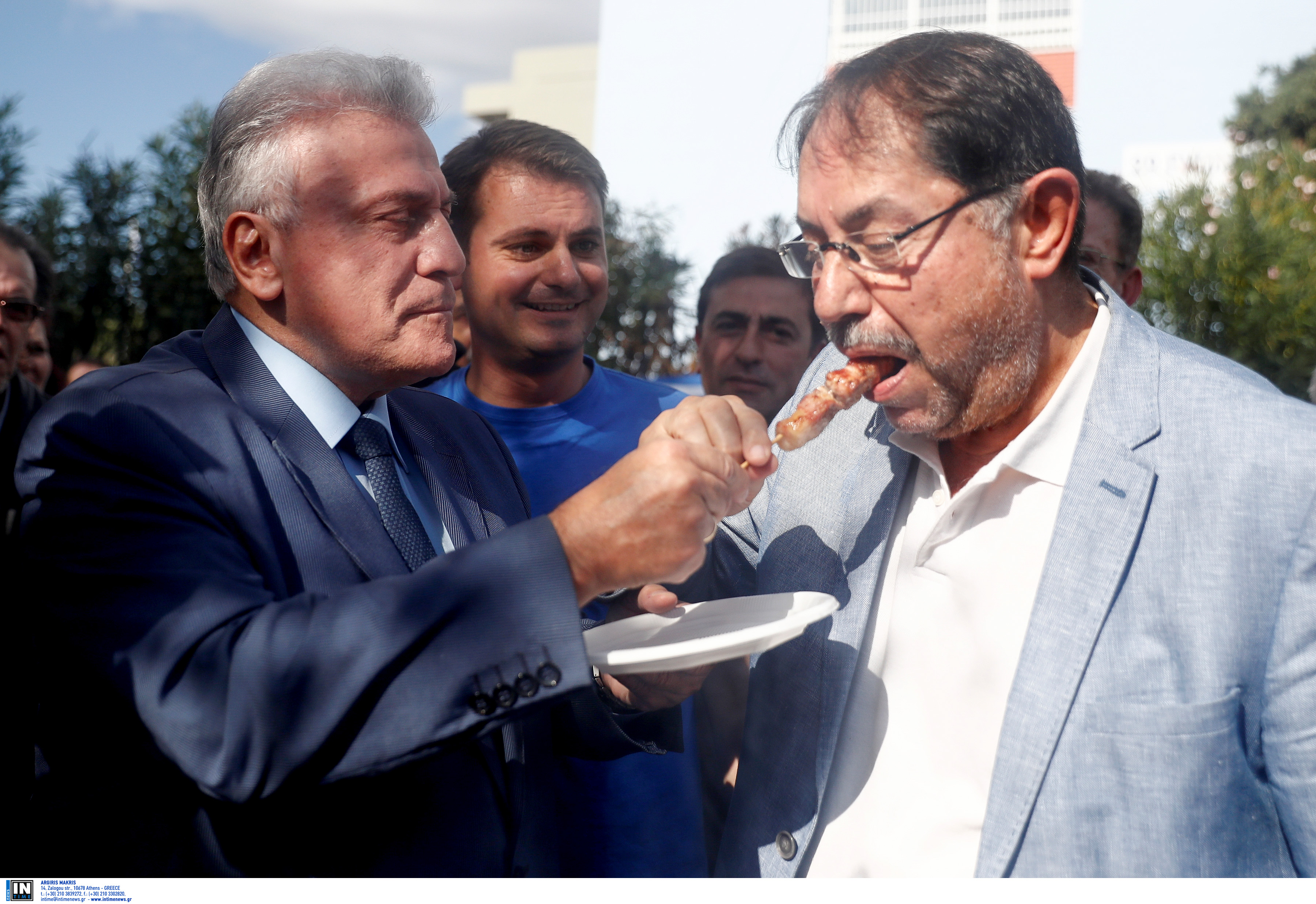 Πολύ κακό για το τίποτα! Ο κόσμος γύρισε την πλάτη στο μπάρμπεκιου του μίσους [pics, video]