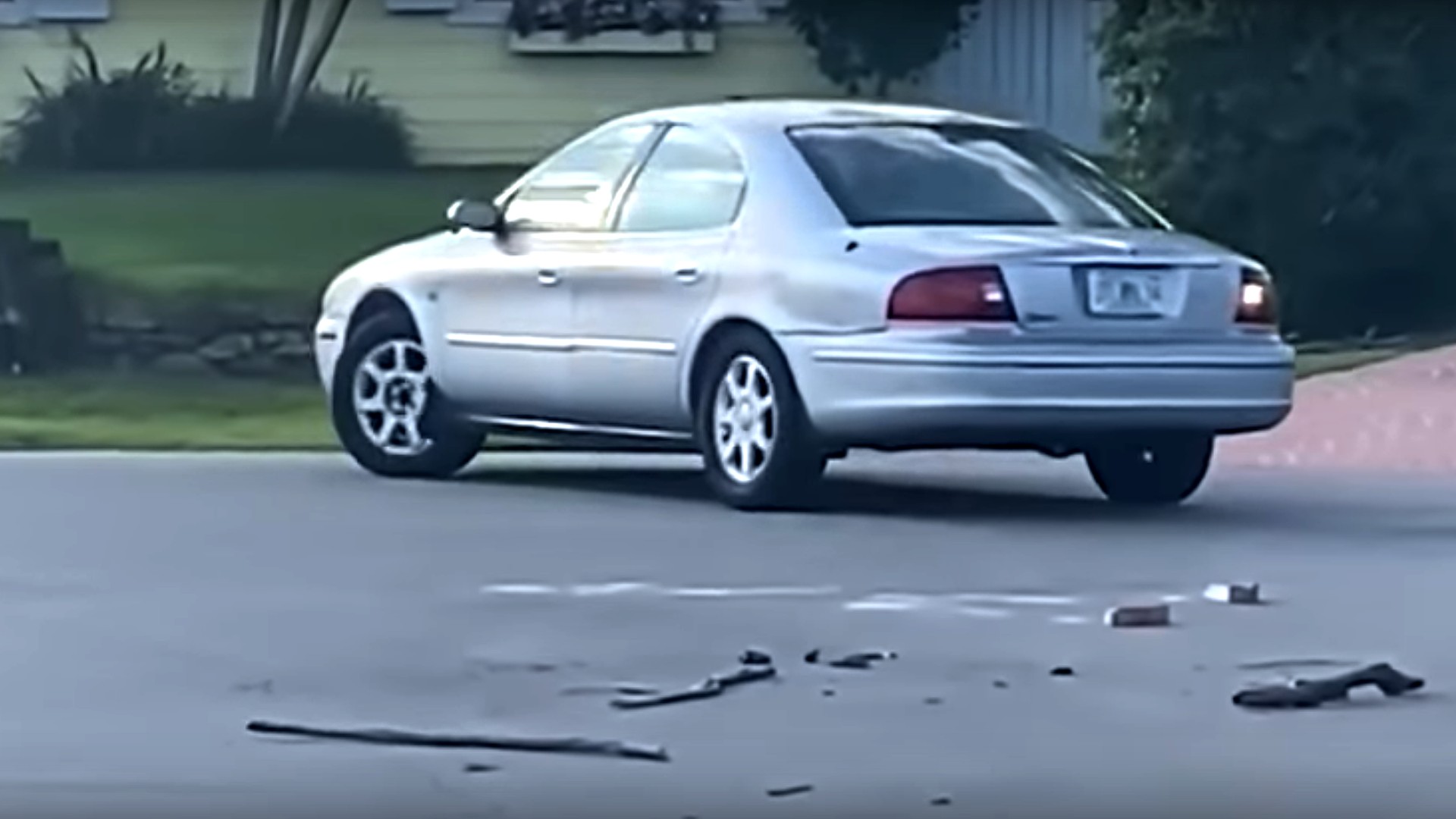 Άφωνοι οι αστυνομικοί! Τους κάλεσαν να πιάσουν σκύλο που οδηγούσε αυτοκίνητο [vid]