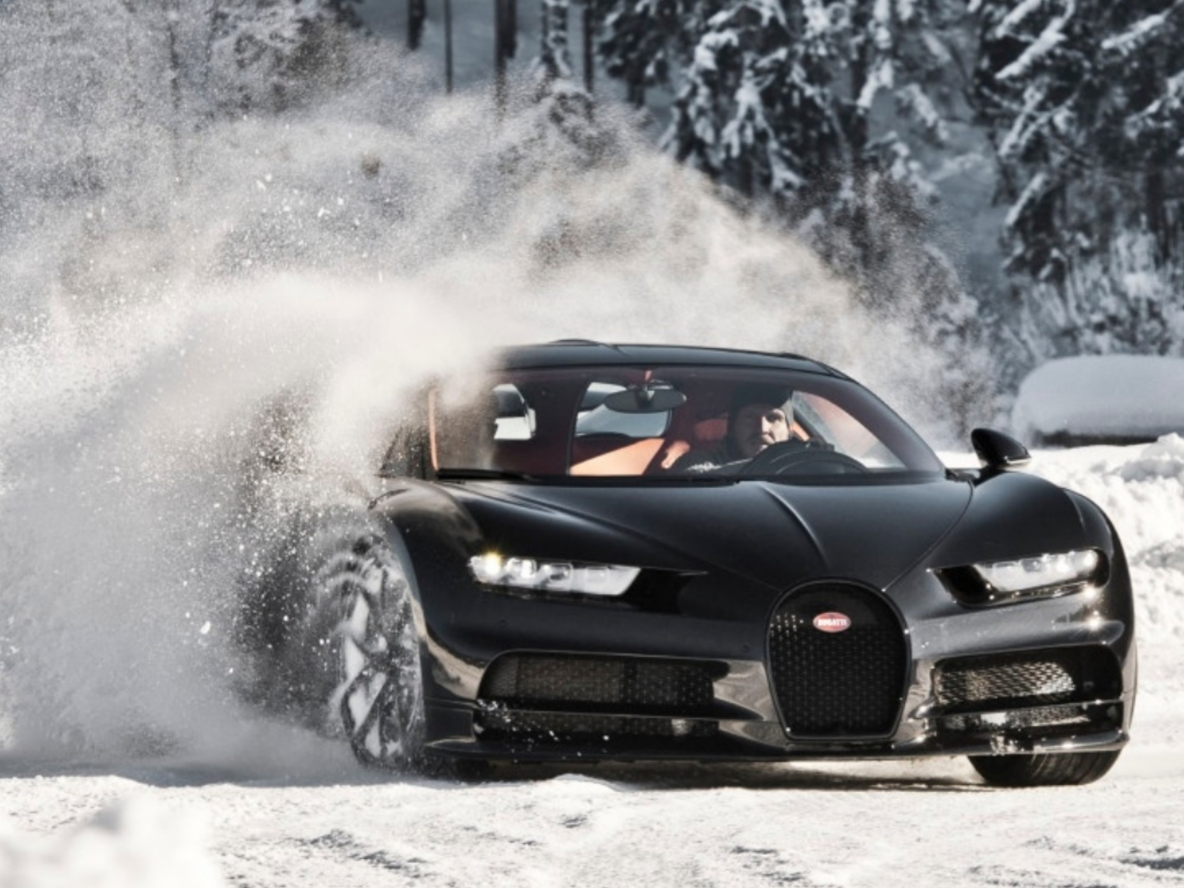 Κάνοντας drifting με μια Bugatti σε παγωμένη πίστα στην Αυστρία
