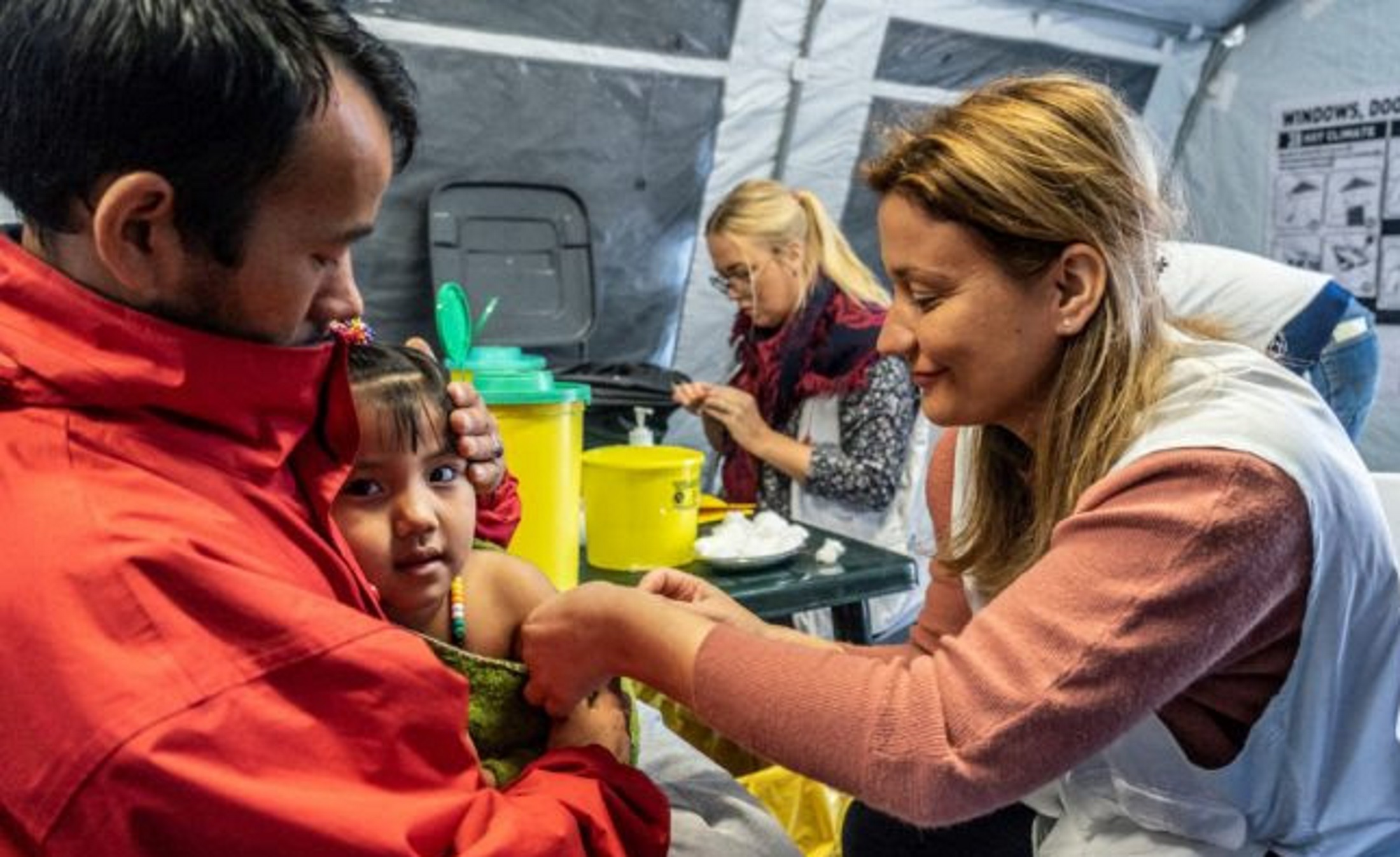 ΕΟΔΥ: 3.700 εμβολιασμοί παιδιών προσφύγων και μεταναστών σε Μόρια και Σάμο