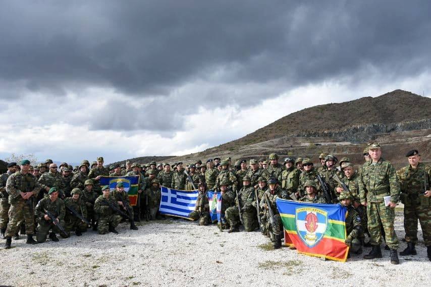 Εντυπωσίασαν οι Εθνοφύλακες σε εκπαίδευση υπό το βλέμμα του Α/ΓΕΣ Καμπά! [pics]