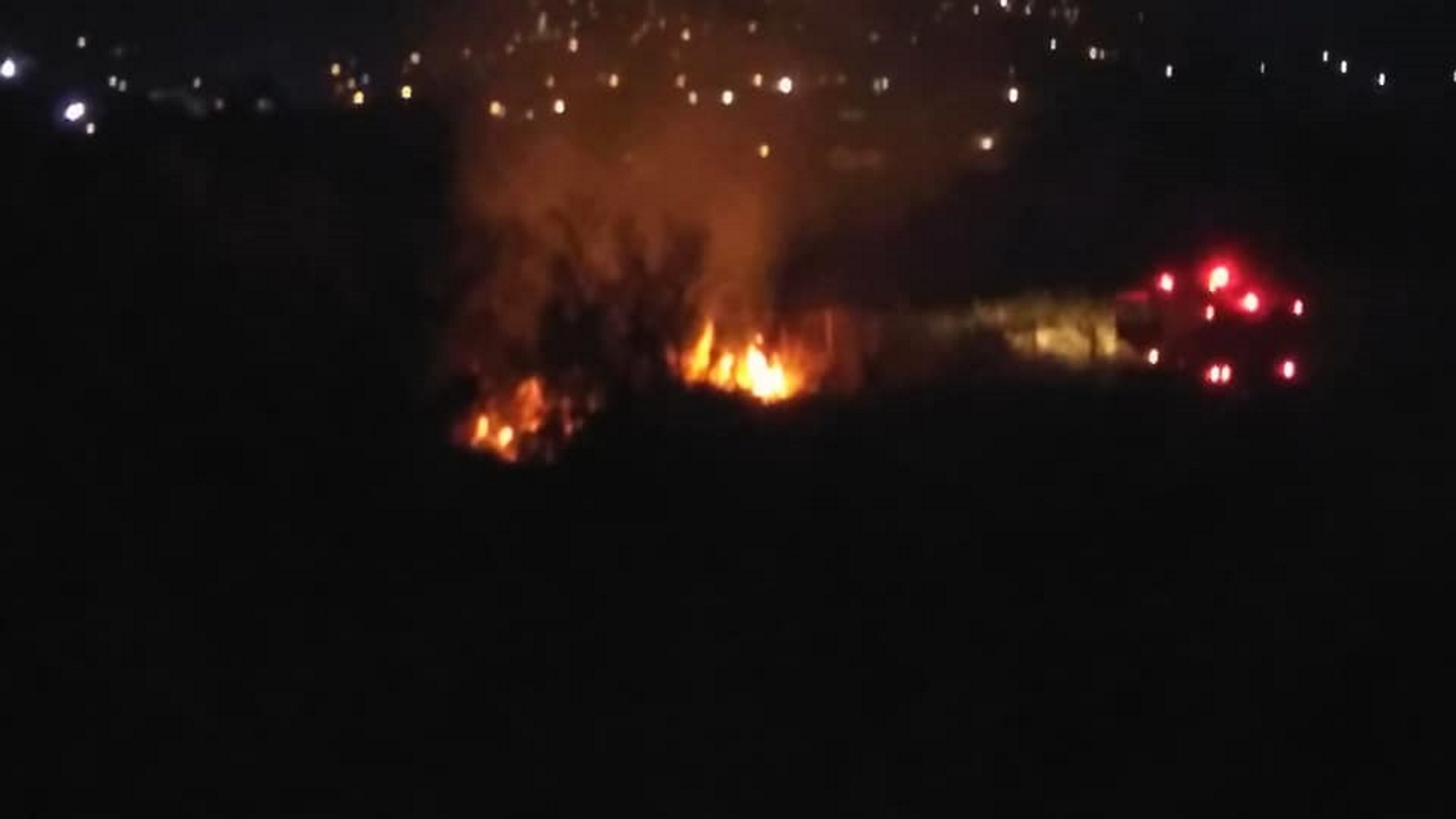 Φωτιά στον Σχοινιά! 16 πυροσβέστες, 8 πυροσβεστικά και υδροφόρες στη μάχη