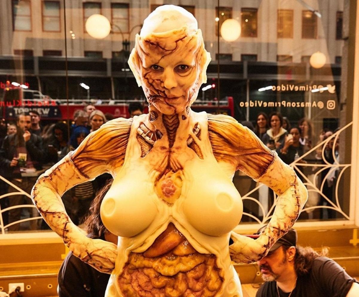Η Heidi Klum κέρδισε ξανά το Halloween! Καρέ καρέ η μεταμόρφωσή της σε… τέρας