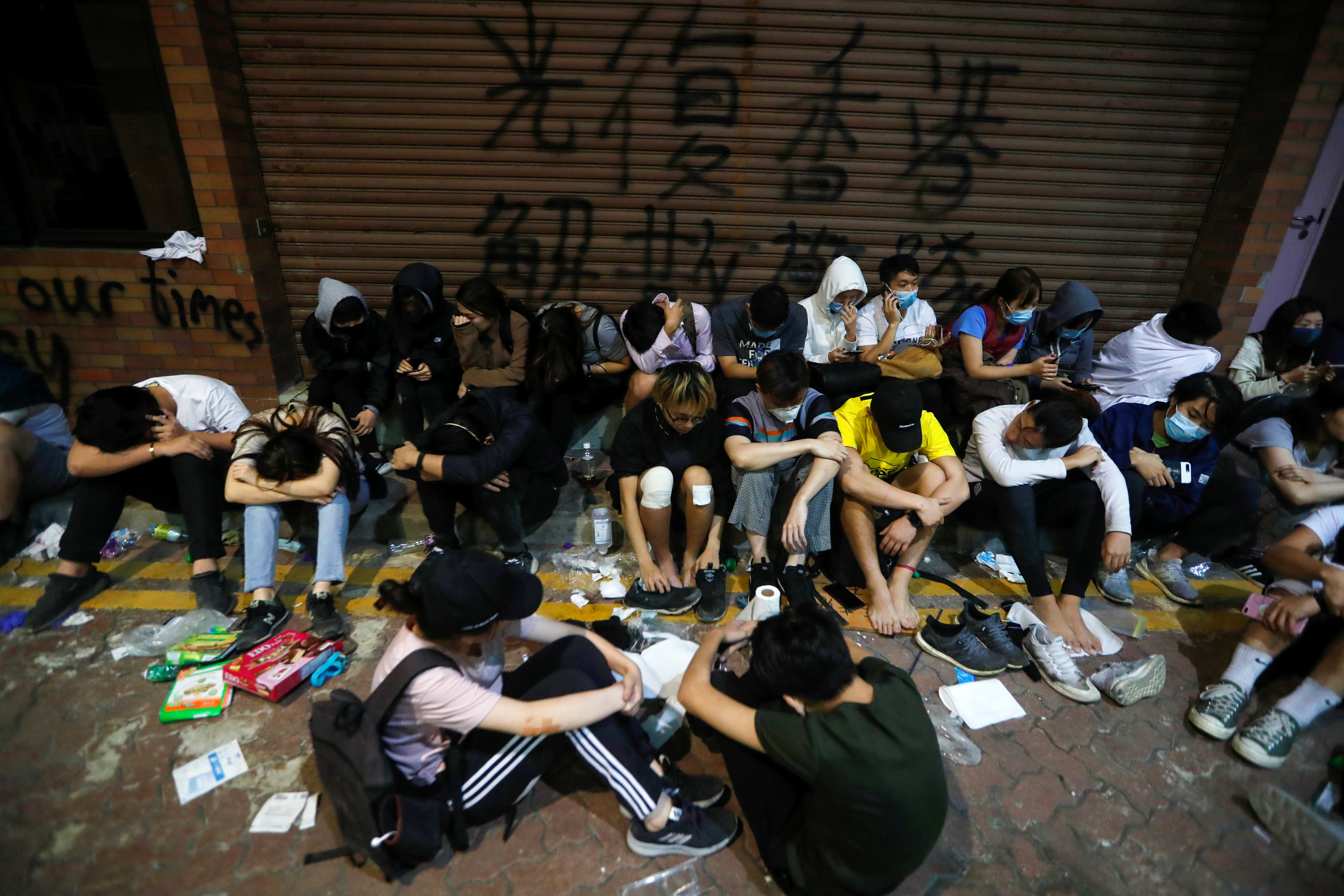 Χονγκ Κονγκ: Ταμπουρωμένοι στο Πολυτεχνείο παραμένουν ακόμα 100 διαδηλωτές