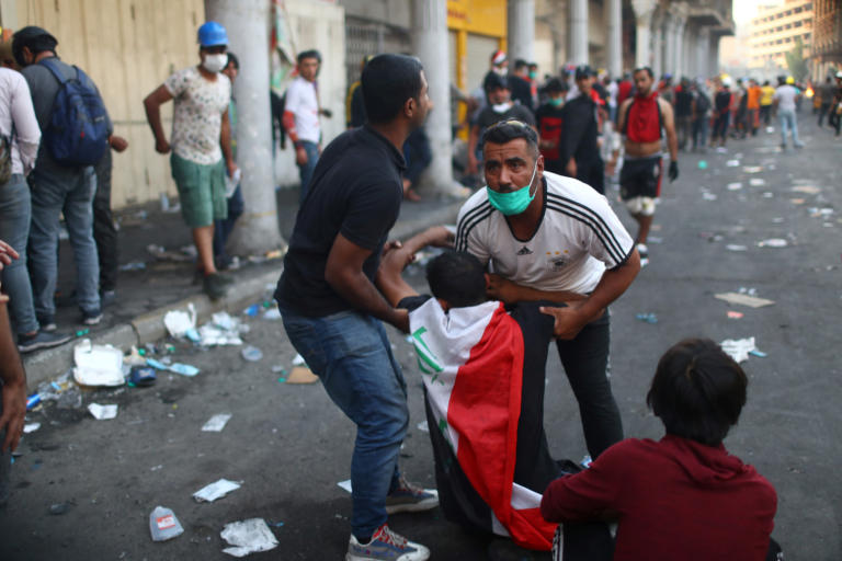 Βαράνε στο ψαχνό τους διαδηλωτές στη Βαγδάτη - Τρεις οι νεκροί, δύο εξ αυτών πυροβολήθηκαν