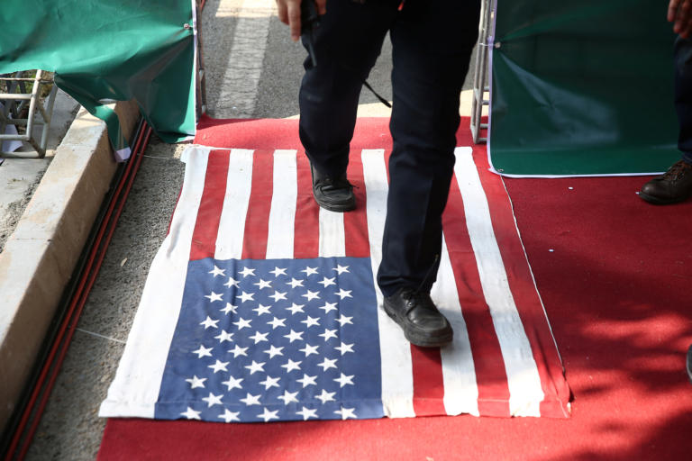 Ιράν: 40 χρόνια από την κατάληψη της Πρεσβείας των ΗΠΑ - «Θάνατος στην Αμερική» το σύνθημα στις διαδηλώσεις