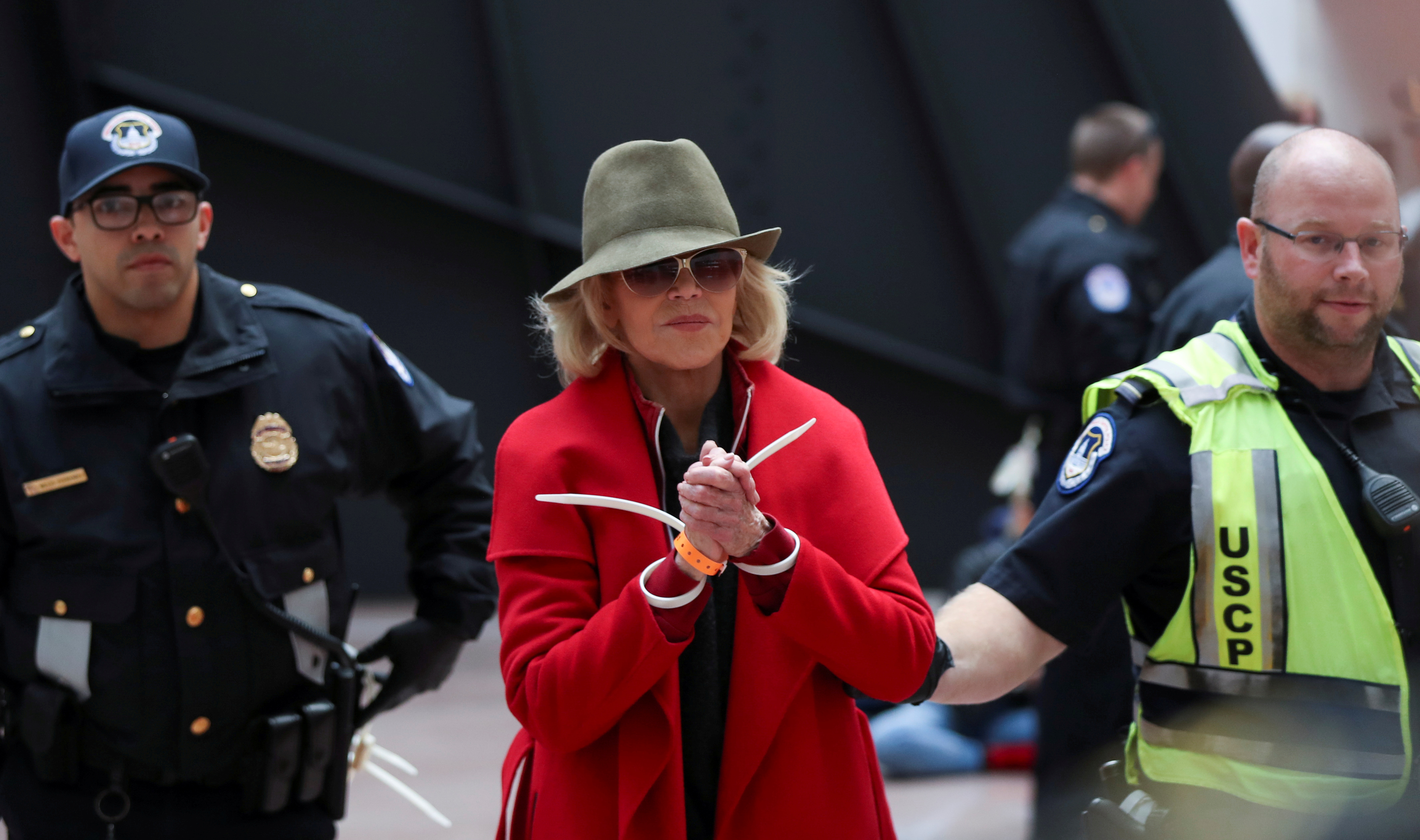 Χειροπέδες στην Τζέιν Φόντα – Συνελήφθη για τέταρτη φορά μέσα σε ένα μήνα