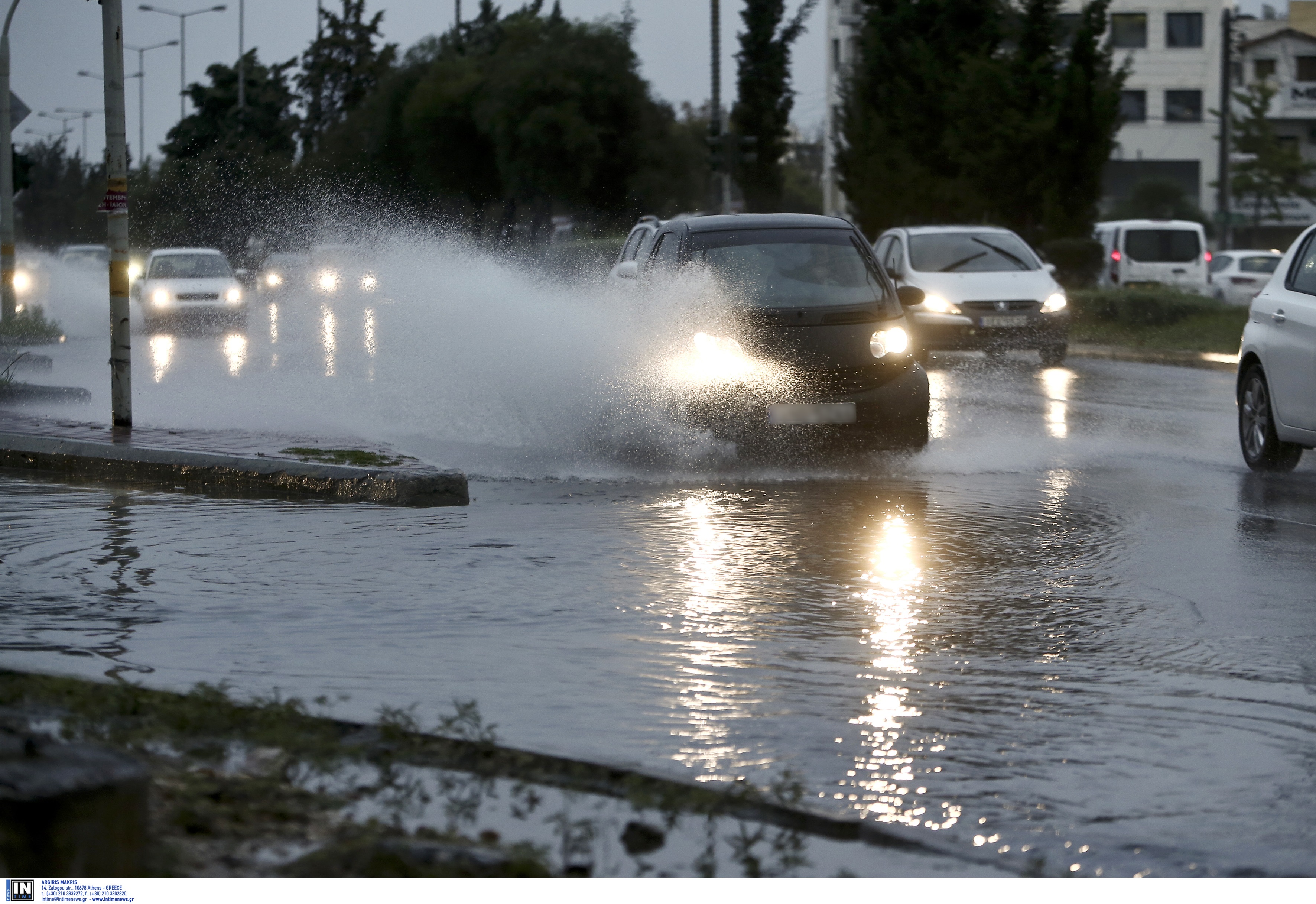 Καιρός αύριο: Τοπικές βροχές με σποραδικές καταιγίδες και… κουφόβραση!