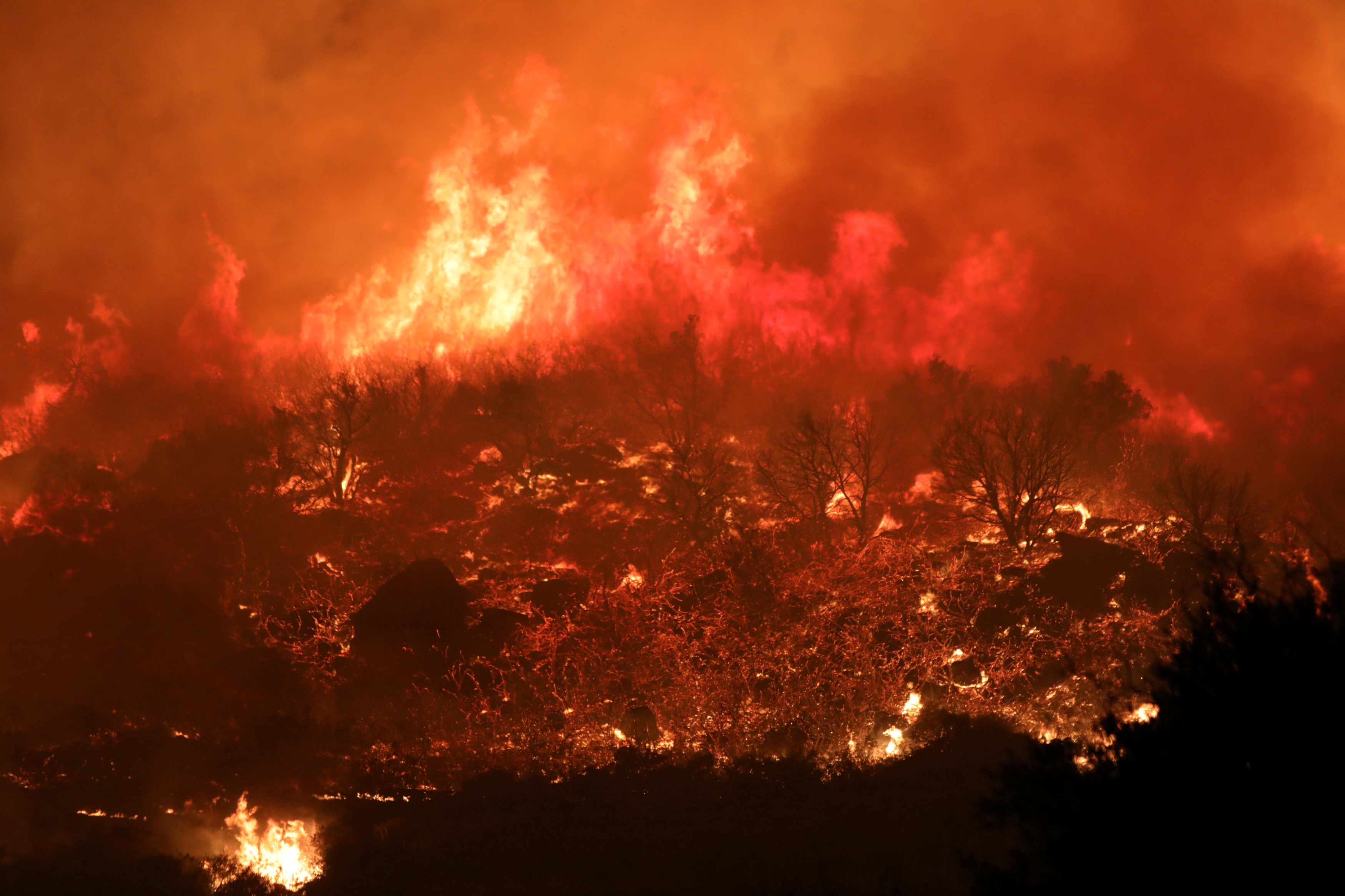 Καλιφόρνια: Νέα τεράστια φωτιά – Χιλιάδες άνθρωποι φεύγουν από τα σπίτια τους [pics]