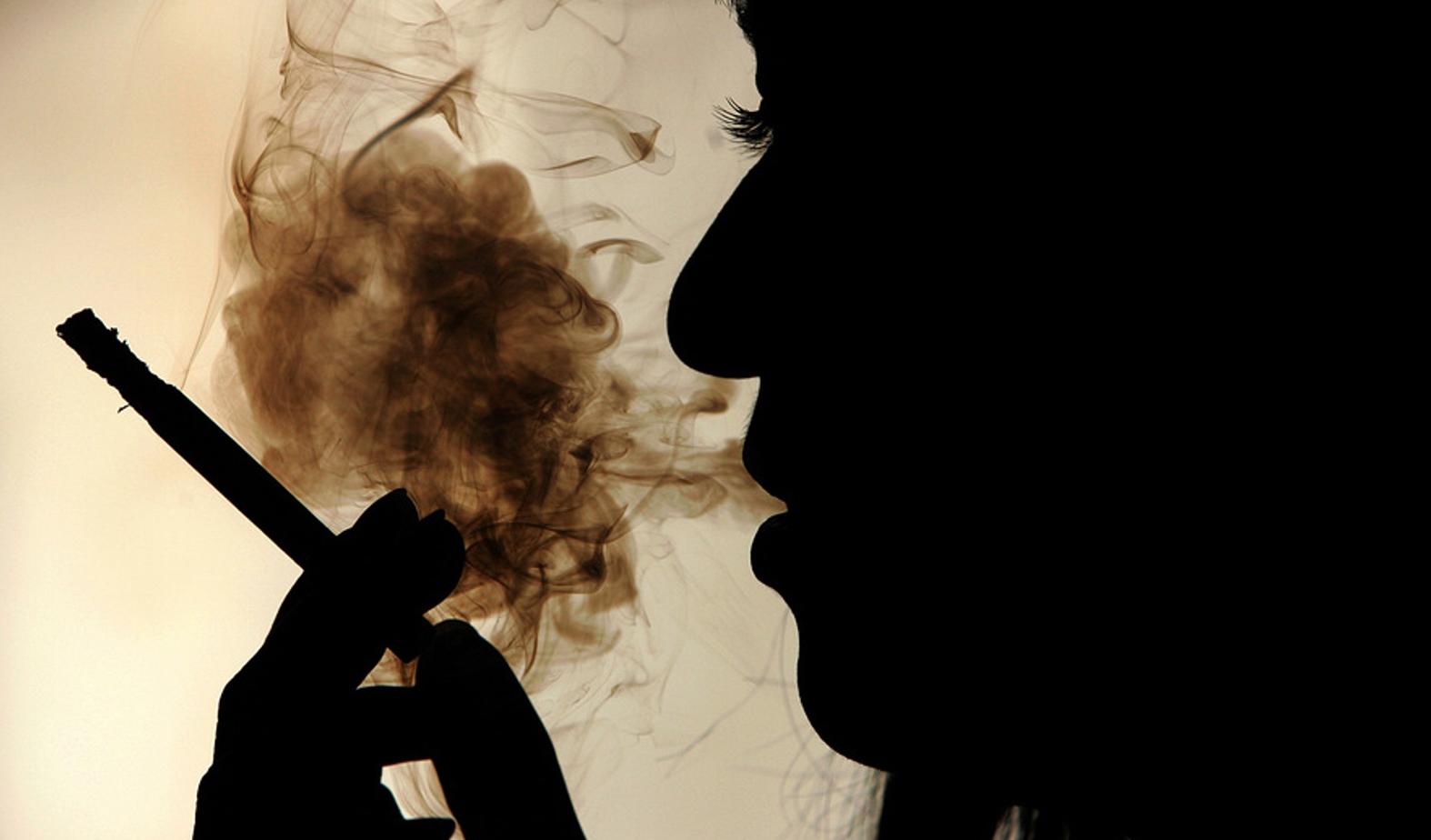 Βρετανία: Η τηλεργασία αύξησε το κάπνισμα στο σπίτι