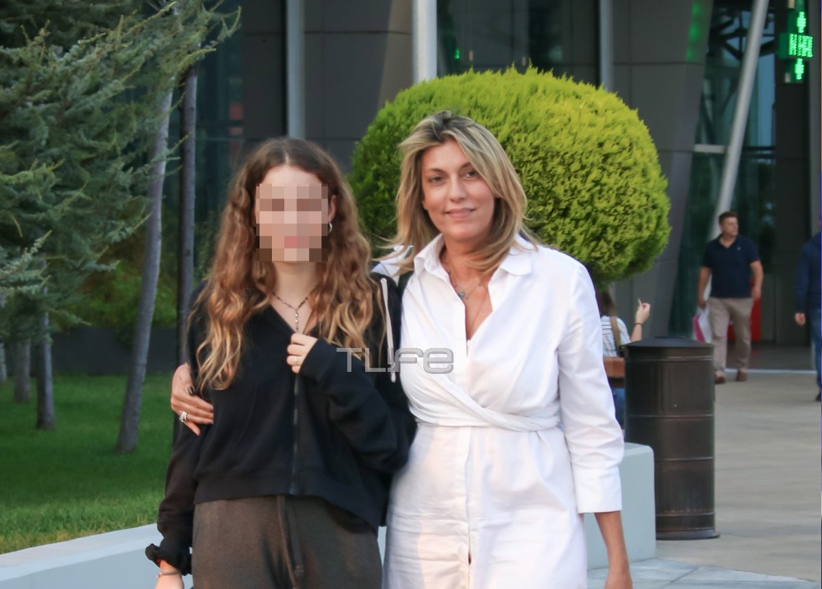 Άννα Καραμανλή: Σπάνια εμφάνιση με την 18χρονη κόρη της!