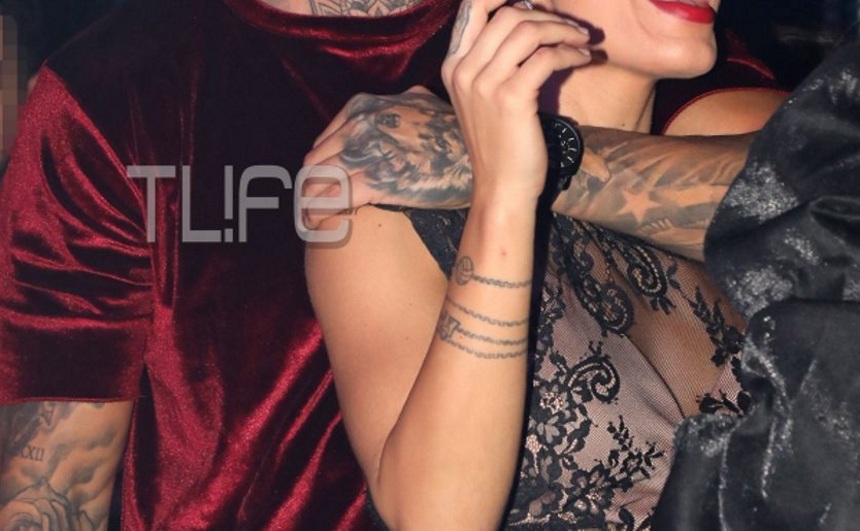 Aγκαλιές και φιλιά στα μπουζούκια για το ζευγάρι της ελληνικής showbiz! [pics]