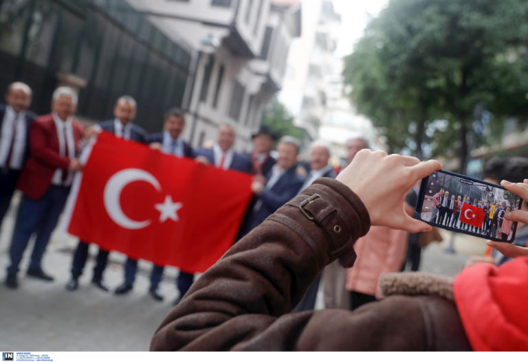 Πολλοί Τούρκοι στη Θεσσαλονίκη για την επέτειο θανάτου του Κεμάλ [pics]