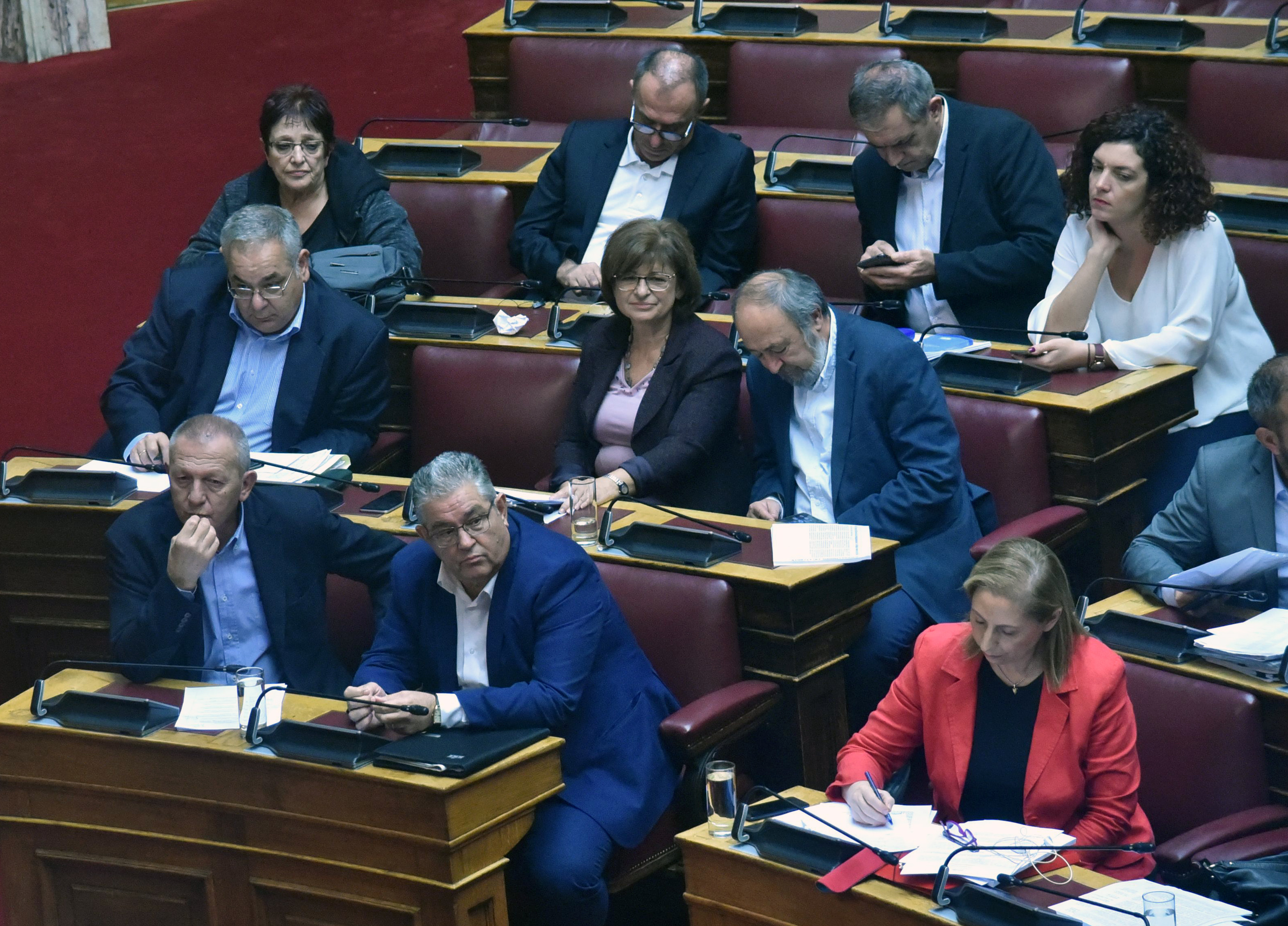 Βουλή: Ερώτηση του ΚΚΕ για τις συνακροάσεις στα τηλέφωνα του Περισσού