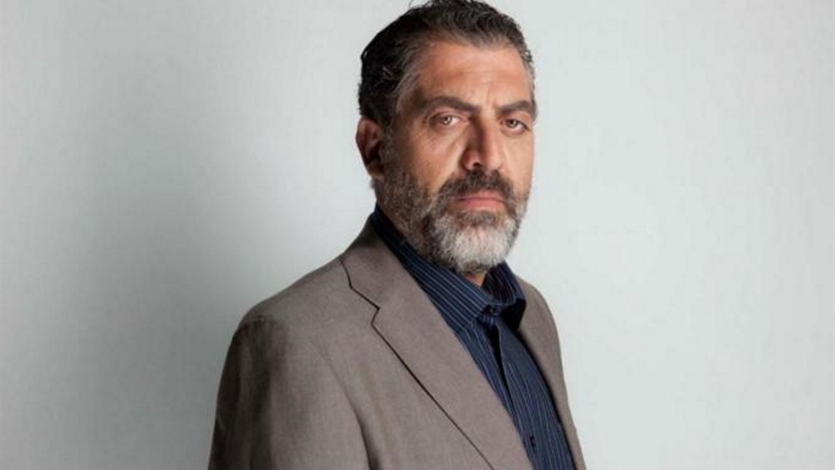 Τα “καρφιά” του Κούλλη Νικολάου κατά Alpha για το κόψιμο της σειράς “Αστέρια στην άμμο”