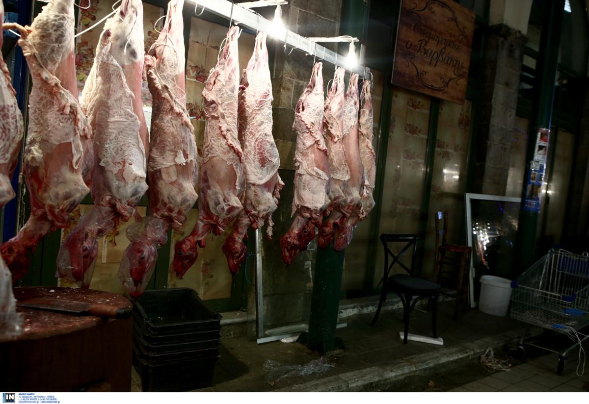 Ακατάλληλα για κατανάλωση κρέατα βρέθηκαν σε μαγαζιά του Πειραιά