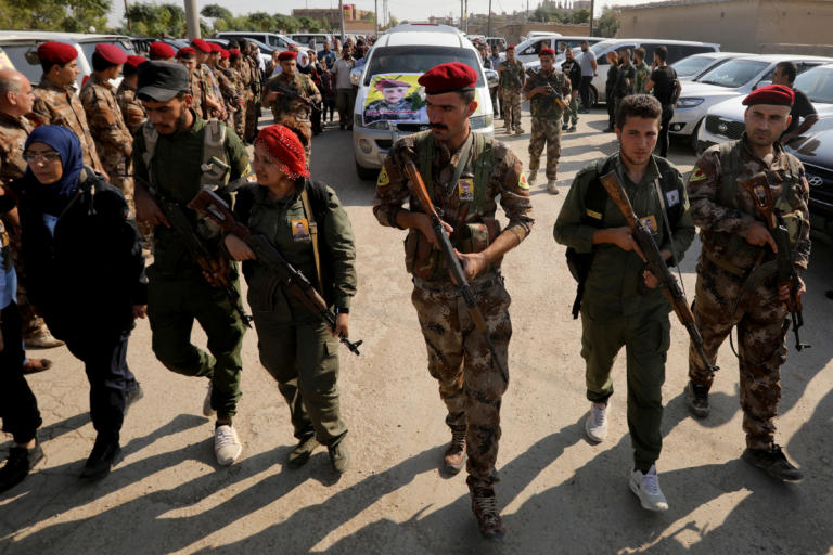 Ρωσία: Καλεί τους Κούρδους μαχητές να καταταχθούν στον στρατό της Συρίας