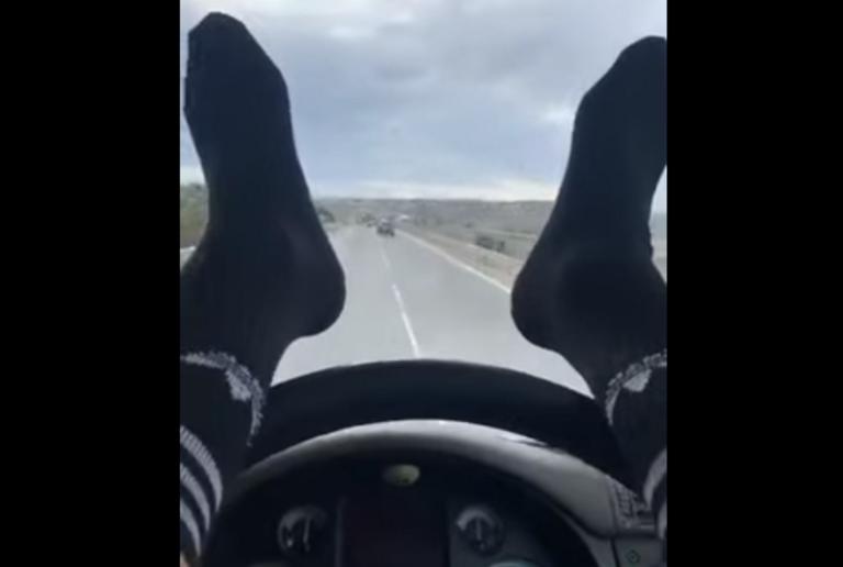 Κύπρος: Σοκ! Οδηγούσε… με τα πόδια! video