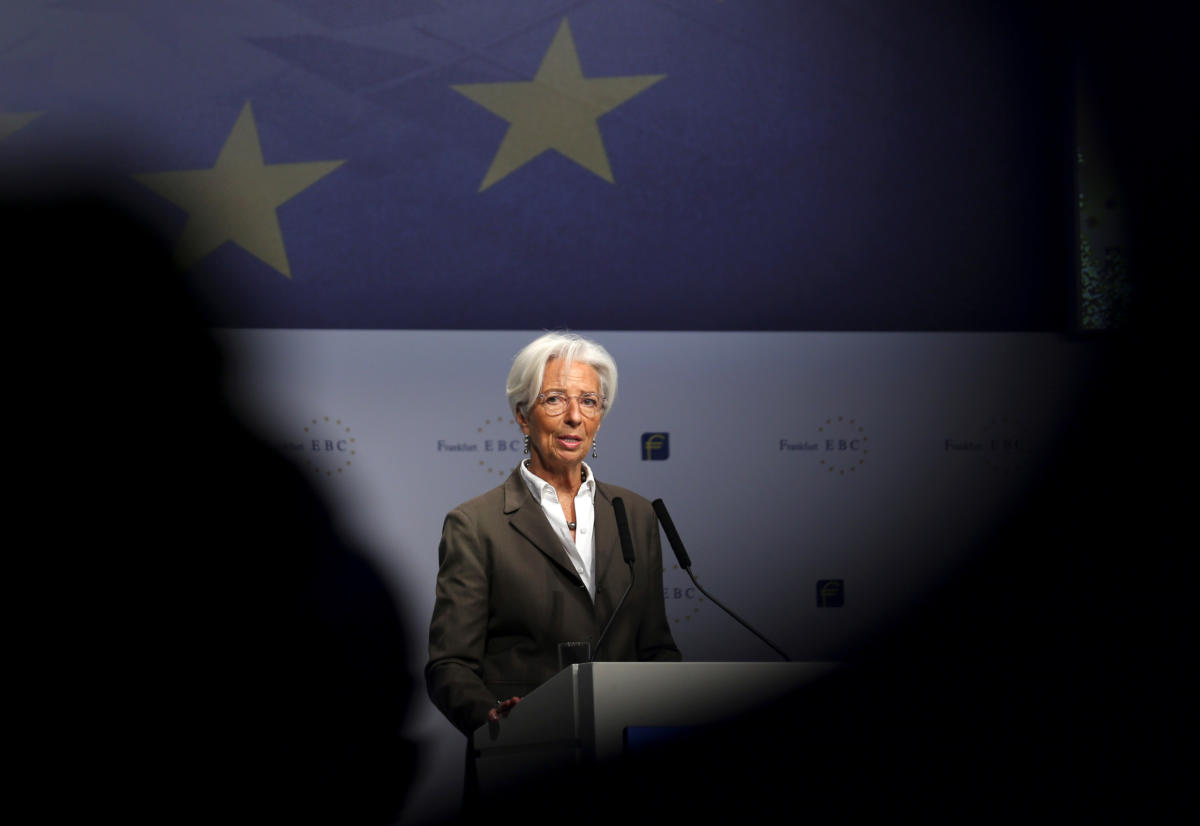 Η Λαγκάρντ κάλεσε τις κυβερνήσεις της ευρωζώνης να ενισχύσουν την εγχώρια ζήτηση