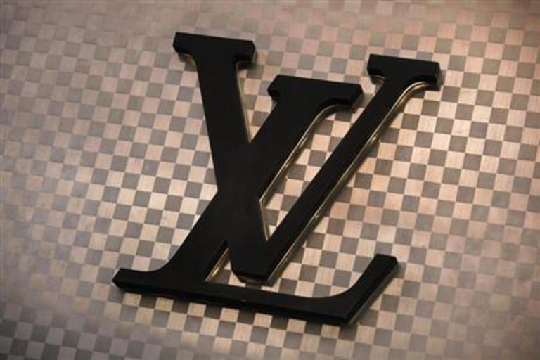 Θρήνος στον κόσμο της μόδας! Τεράστια απώλεια για την Louis Vuitton