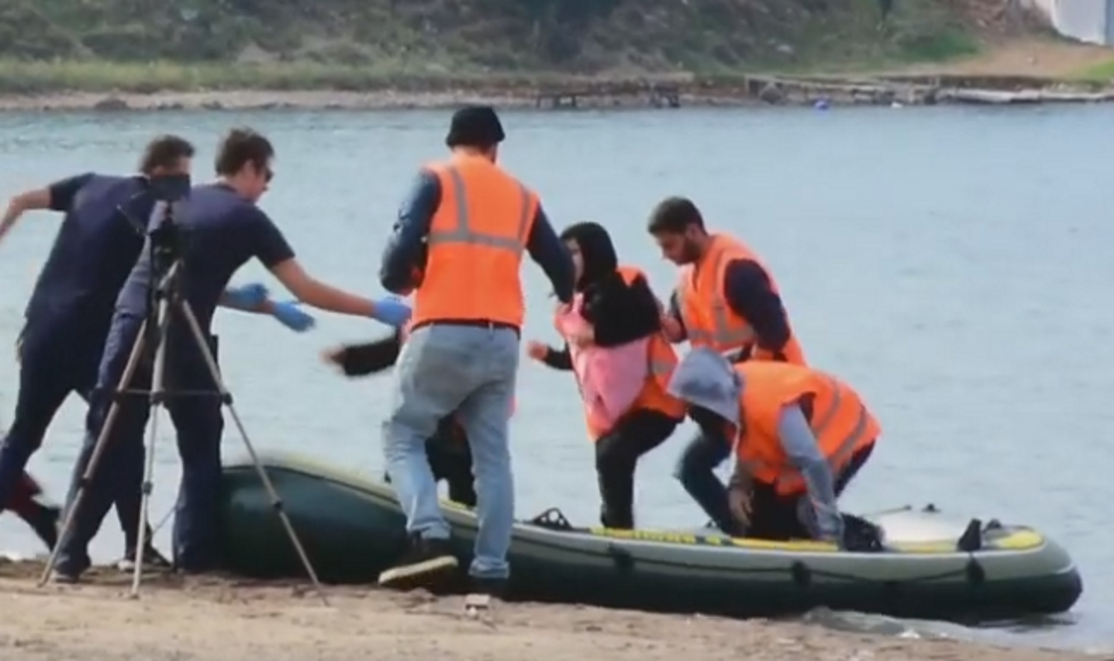 Ναύπλιο: Η αποβίβαση προσφύγων και μεταναστών ήταν fake – Έκπληκτοι οι περαστικοί στην παραλία – video