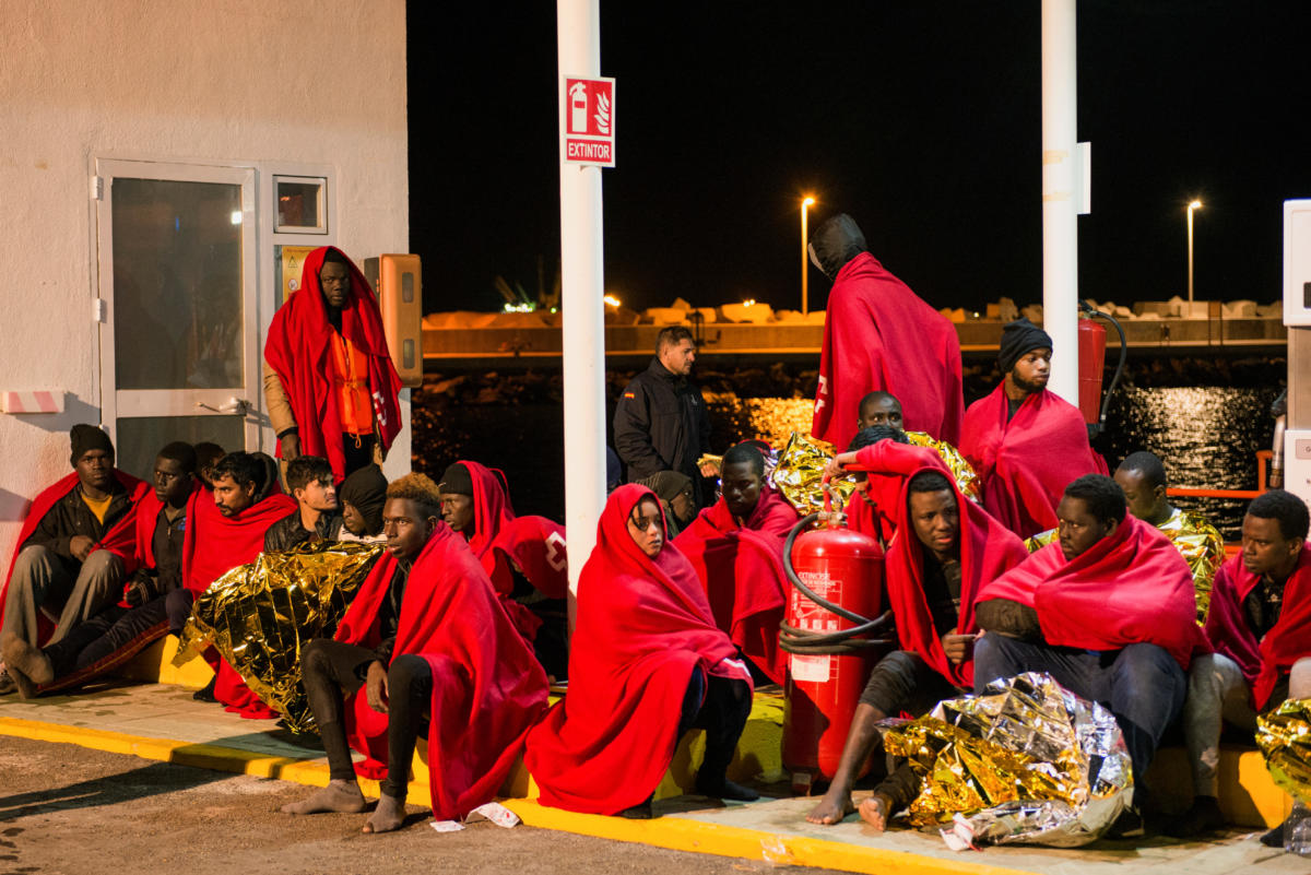 Ισπανία: Νεκροί τέσσερις μετανάστες – Αγωνία για 16 αγνοούμενους μετά από ανατροπή σκάφους