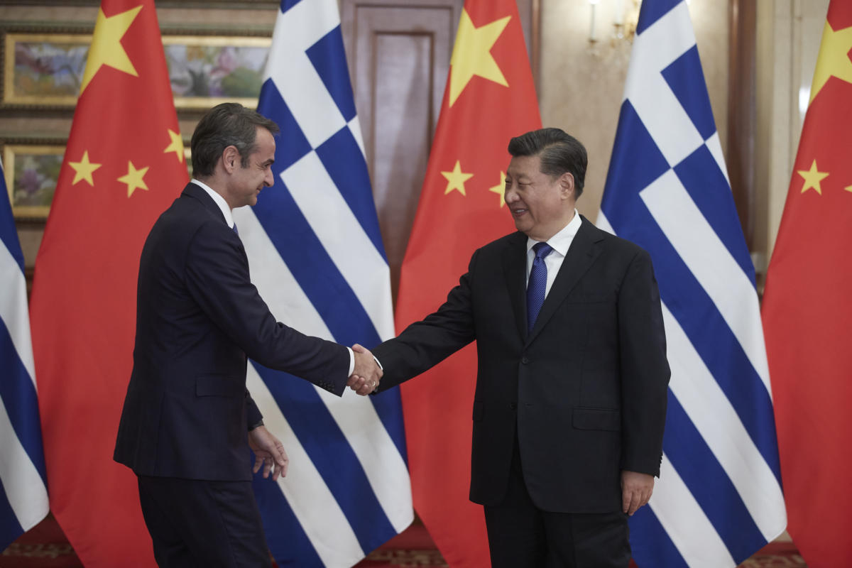 Ελλάδα-Κίνα… συμμαχία – Οι συμφωνίες για επενδύσεις, η συνάντηση Μητσοτάκη-Σι Τζινπίνγκ και τα σχέδια της Cosco για τον Πειραιά