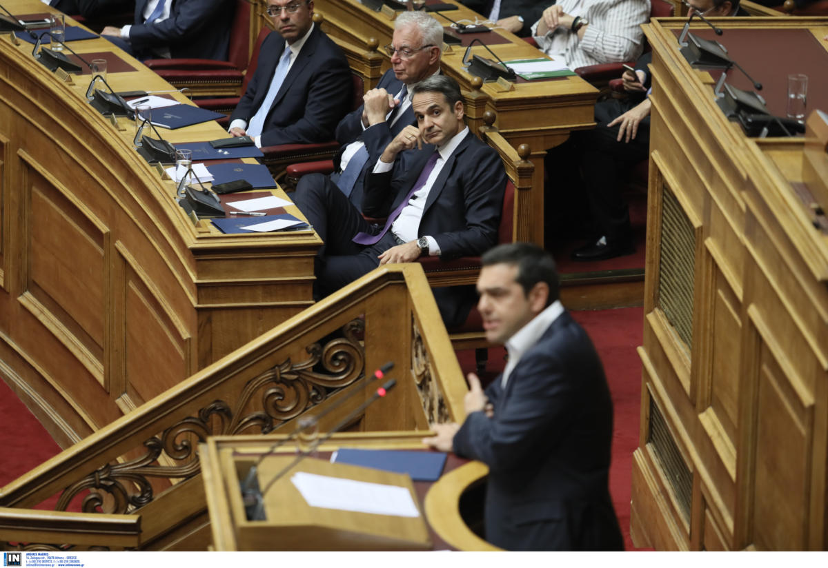 Η Ώρα του πρωθυπουργού: Ο Μητσοτάκης απαντά σε Τσίπρα – Γεννηματά