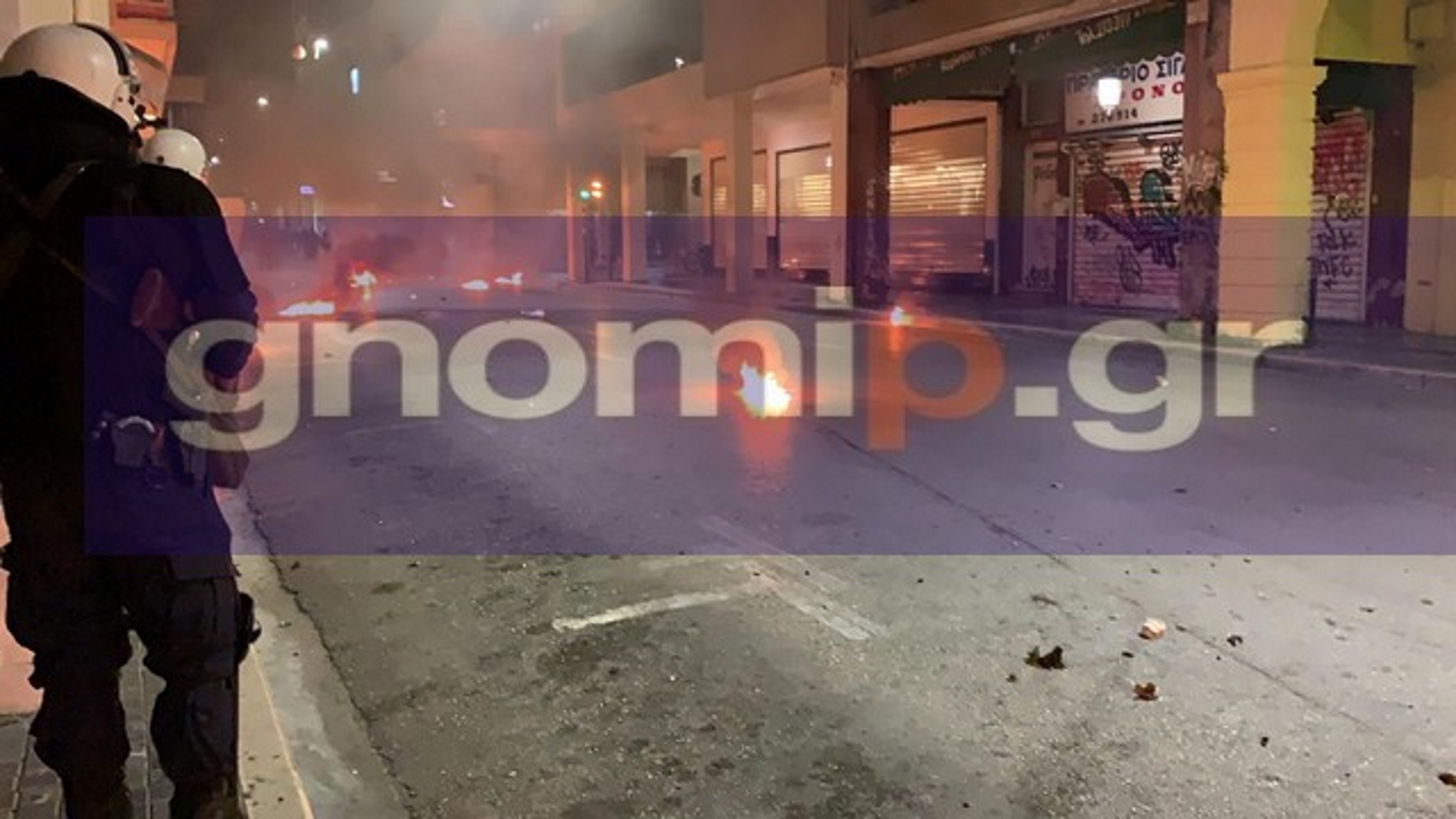 Πάτρα: Επεισόδια με βόμβες μολότοφ και δακρυγόνα – Οδομαχίες στο κέντρο της πόλης – video
