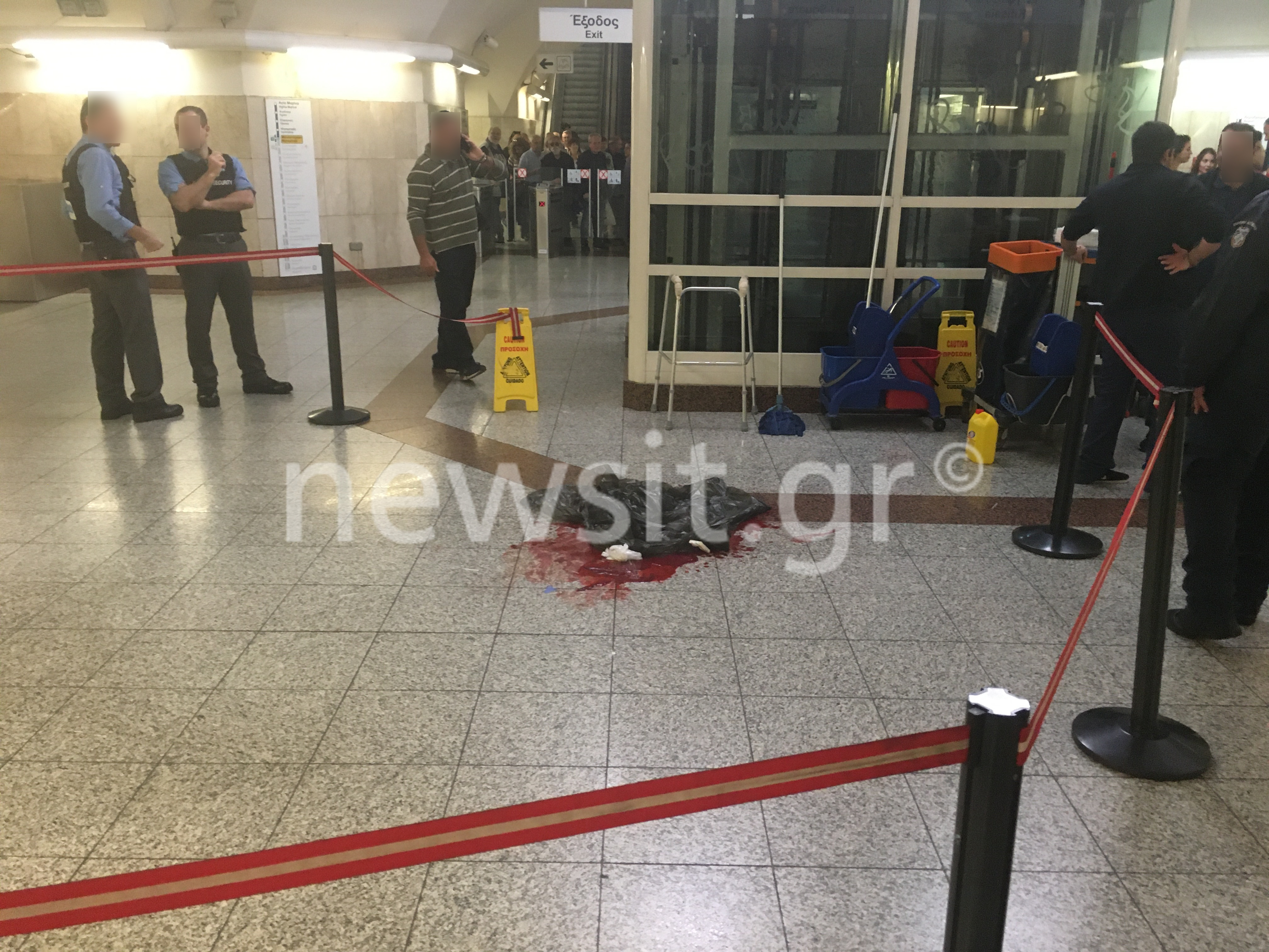 Μοναστηράκι: Άνδρας βρέθηκε μαχαιρωμένος στον σταθμό! [pics]
