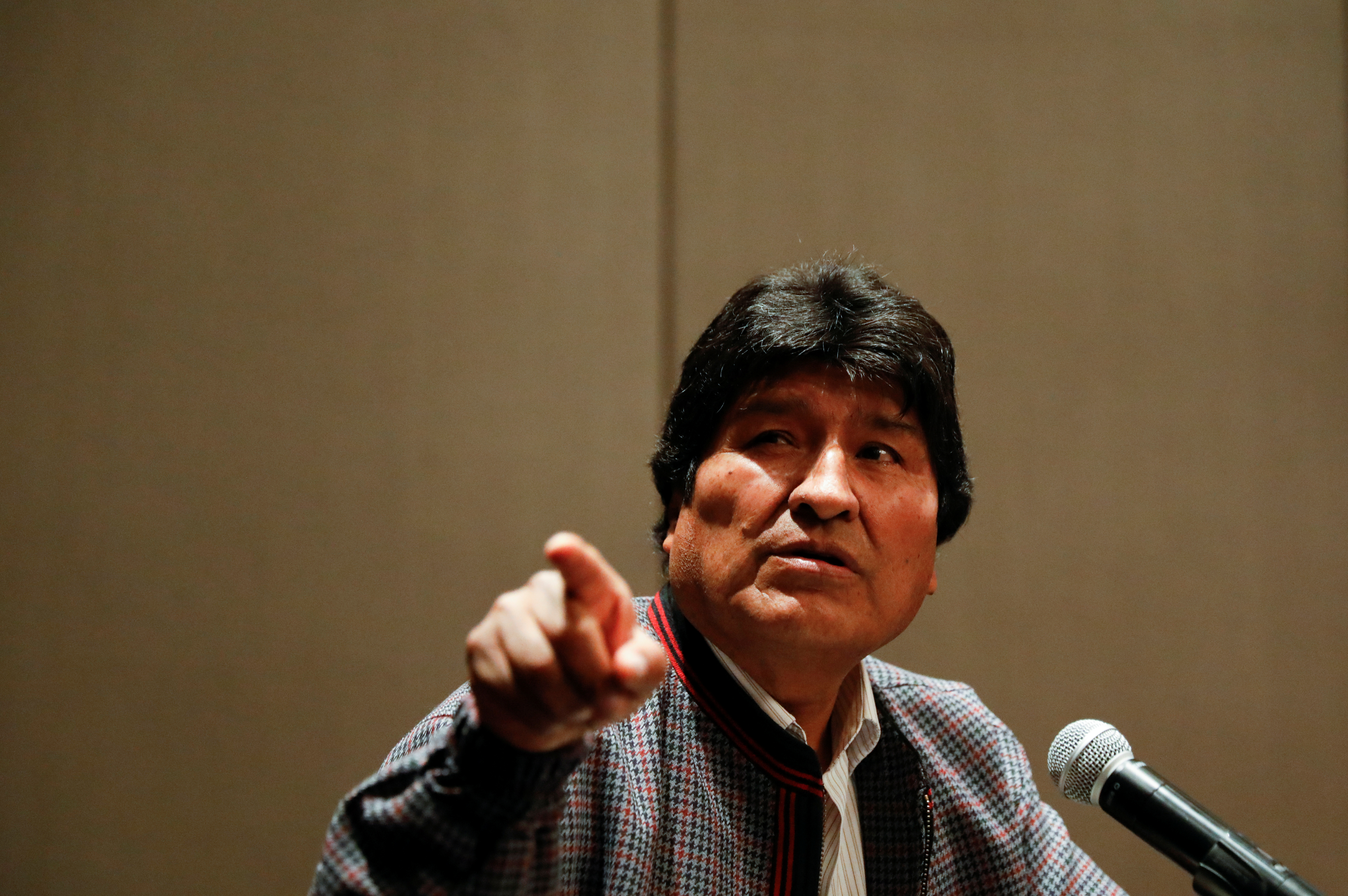 Βολιβία: Ένταλμα σύλληψης για τον εκπρόσωπο του Μοράλες