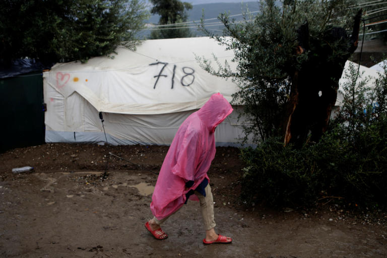 Κραυγή για βοήθεια από τη Μόρια - Η συγκλονιστική επιστολή μιας Αφγανής - «Φανταστείτε να ζείτε εδώ...»