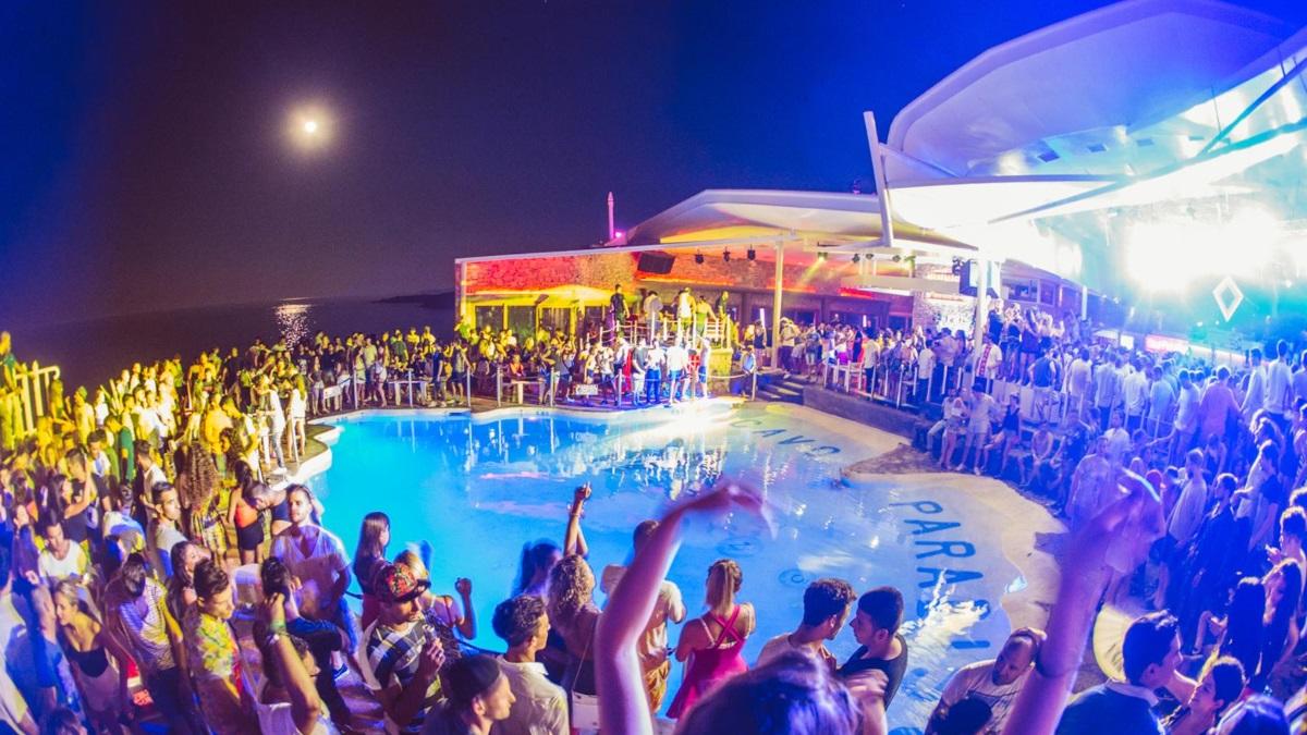 Πασίγνωστη τραγουδίστρια μας ξαφνιάζει! “Ναι, ξόδεψα κληρονομιά 20.000 σε 7 μέρες στη Μύκονο”