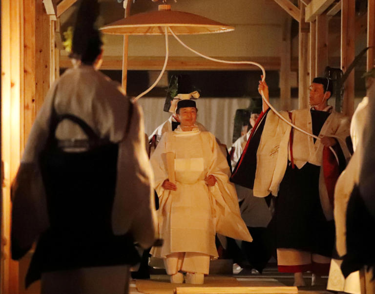Ο Ιάπωνας Αυτοκράτορας Ναρουχίτο δείπνησε και όχι μόνο με την θεά του Ήλιου - Απίστευτο τελετουργικό
