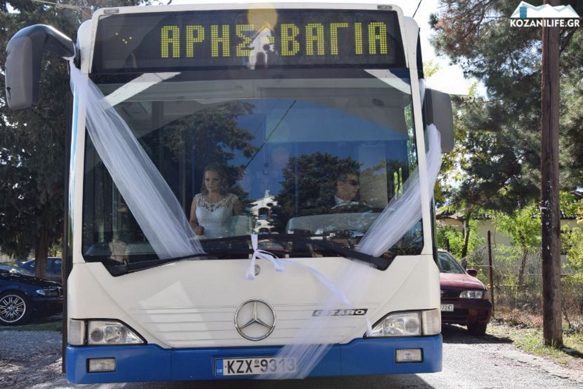 Κοζάνη: Η νύφη έκανε το αμίμητο – Οι καλεσμένοι που το ήξεραν περίμεναν με τα κινητά τους ανοιχτά (εικόνες, vid)