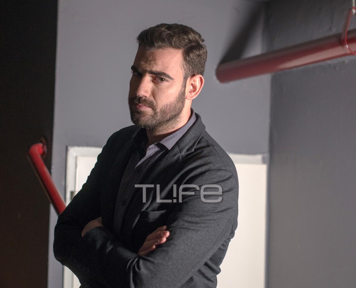 Νίκος Πολυδερόπουλος: Σήκωσε δένρο που έπεσε πάνω σε ταξί στο κέντρο της Αθήνας! Βίντεο