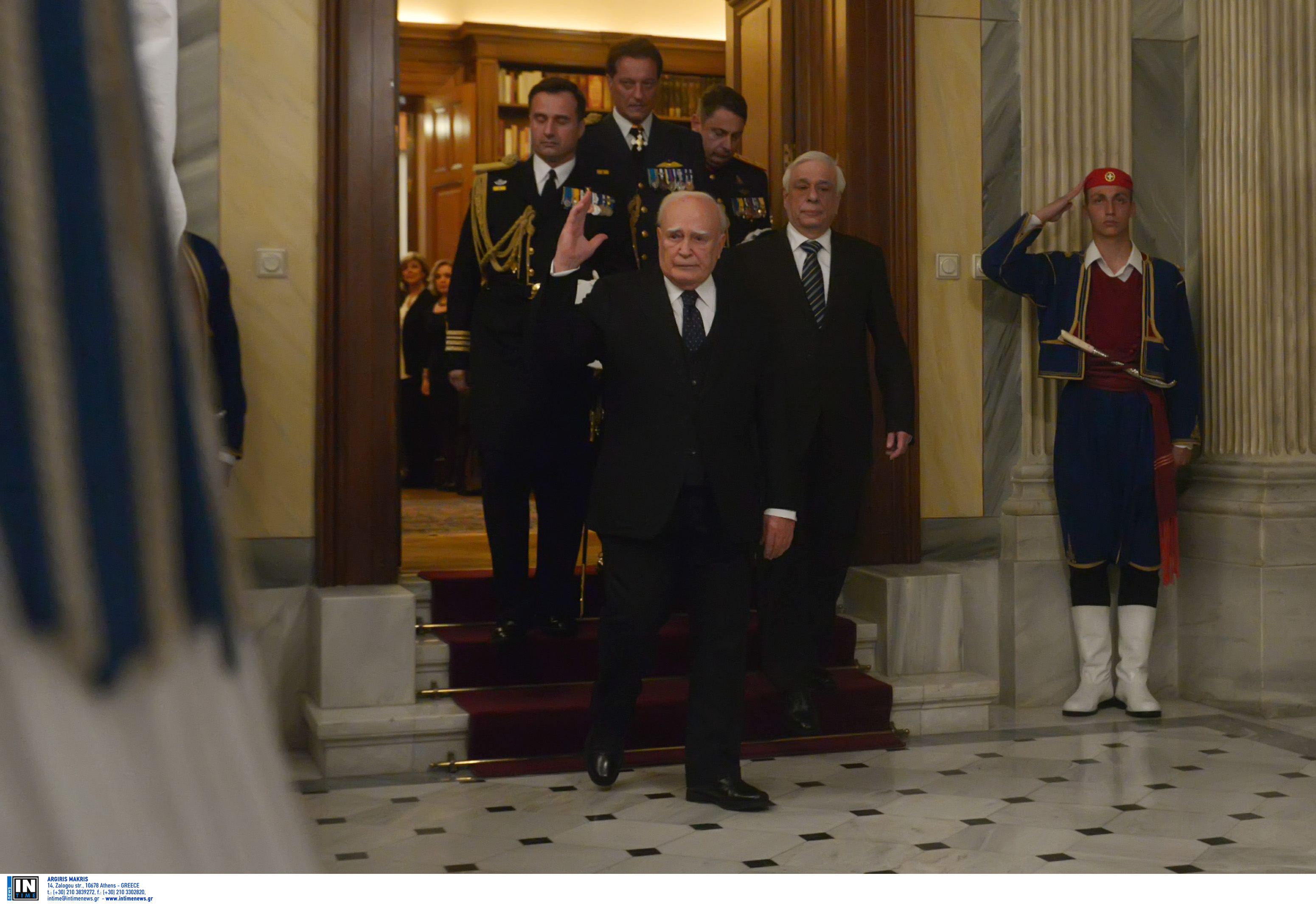 Κάρολος Παπούλιας: Ο πρωθυπουργός της Βαλλονίας αποχαιρετά τον «σπουδαίο δημοκράτη κι εξαιρετικό διπλωμάτη»