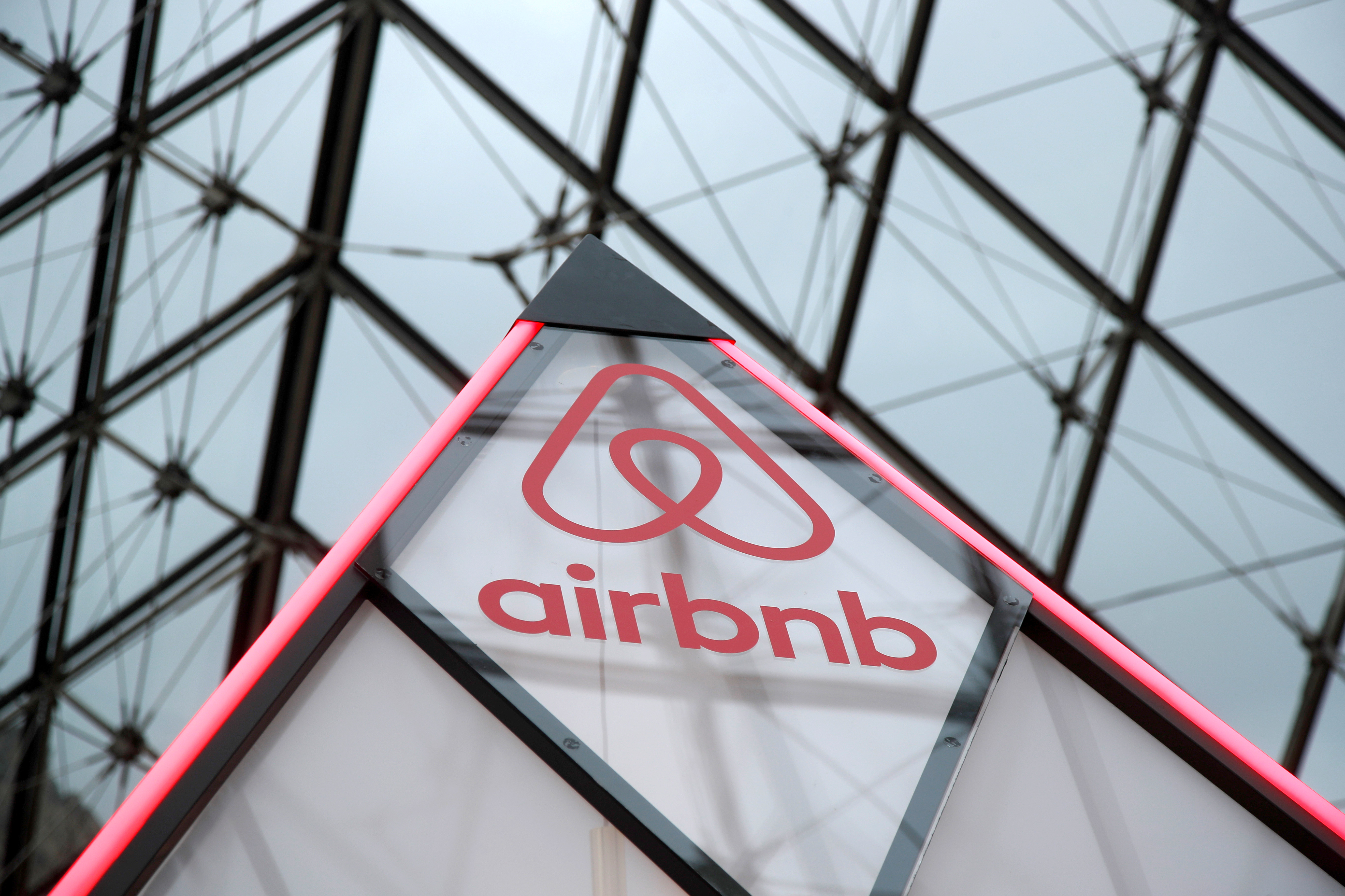 Δημοψήφισμα για το Airbnb υπόσχεται η δήμαρχος του Παρισιού