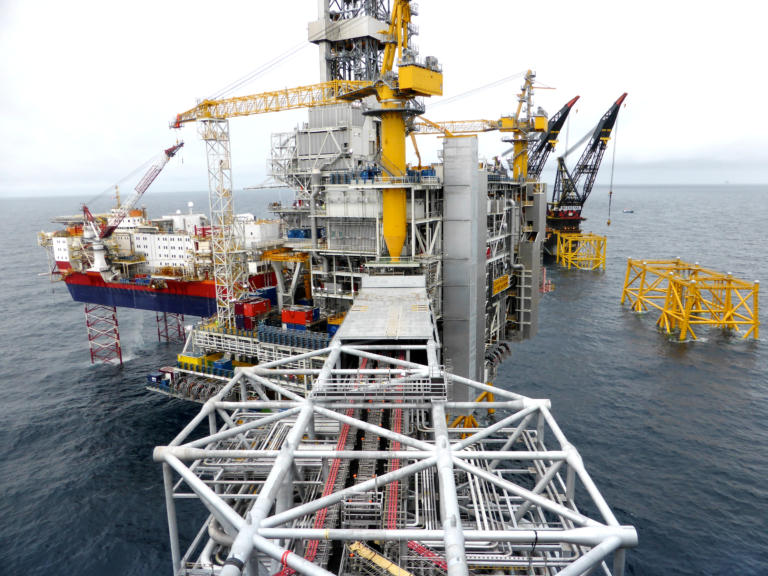 ΟΠΕΚ: Παρατείνονται οι μειώσεις στην παραγωγή πετρελαίου