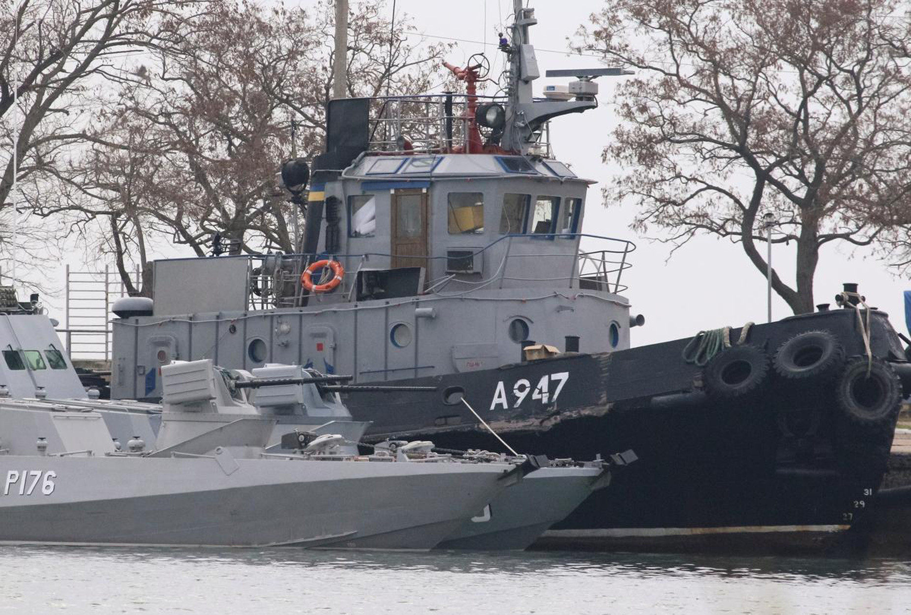 Η Ρωσία επιστρέφει στην Ουκρανία τα τρία πλοία που είχε καταλάβει