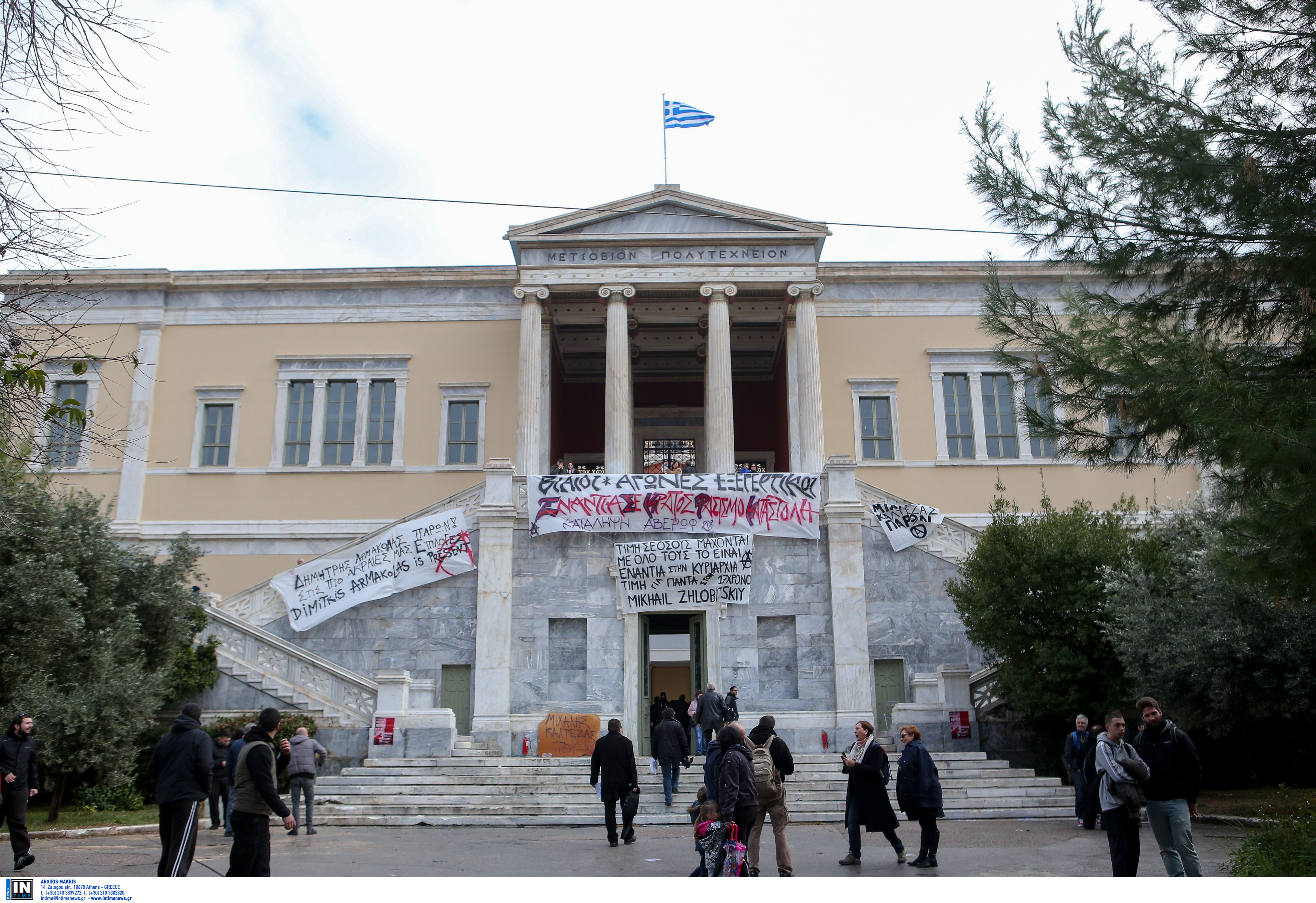 Στο Πολυτεχνείο μετανάστες από την κατάληψη Μπουμπουλίνας!