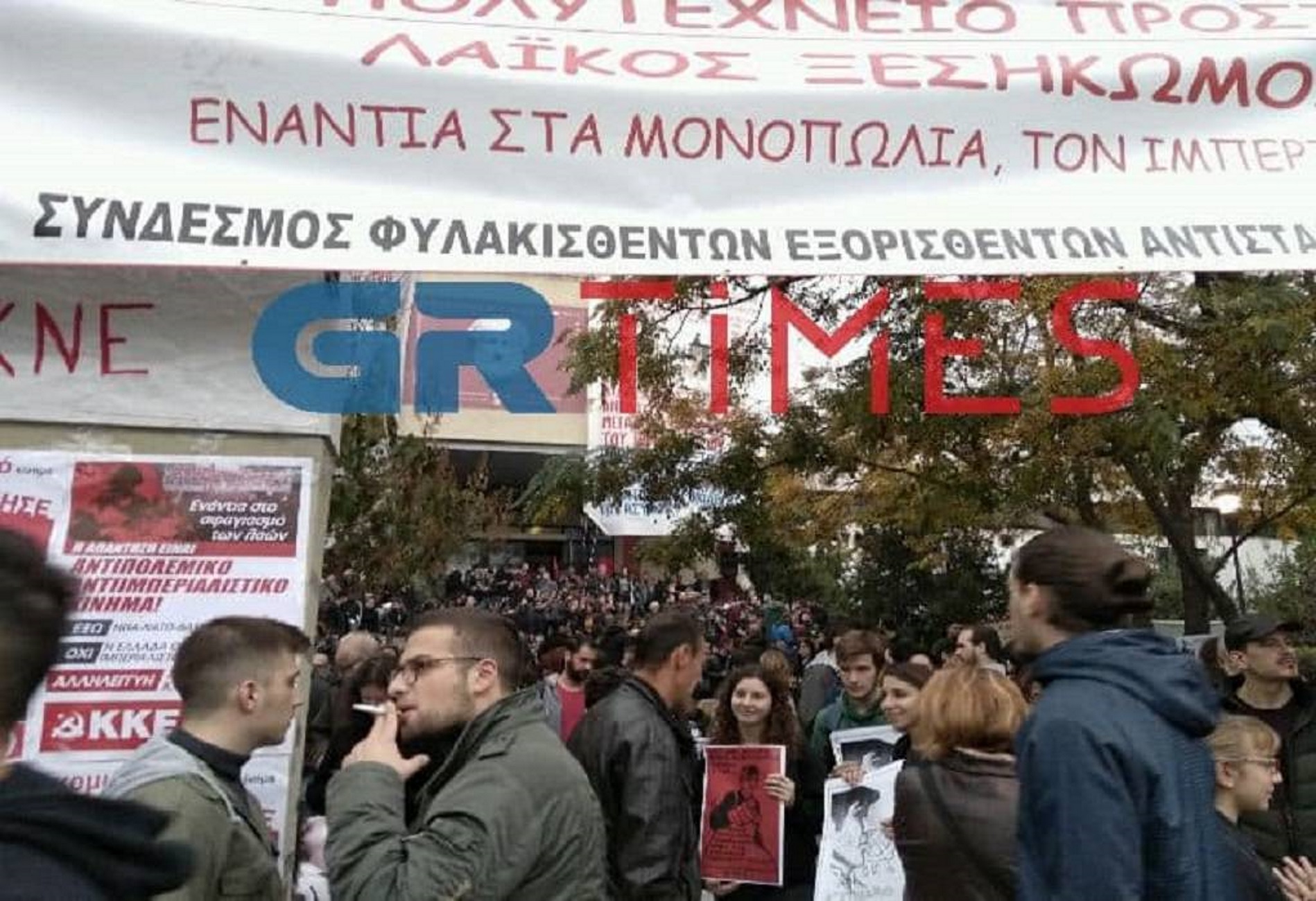 Πολυτεχνείο: Αστακός η Θεσσαλονίκη για τις πορείες – Πλήθος κόσμου τιμάει τη θρυλική εξέγερση!