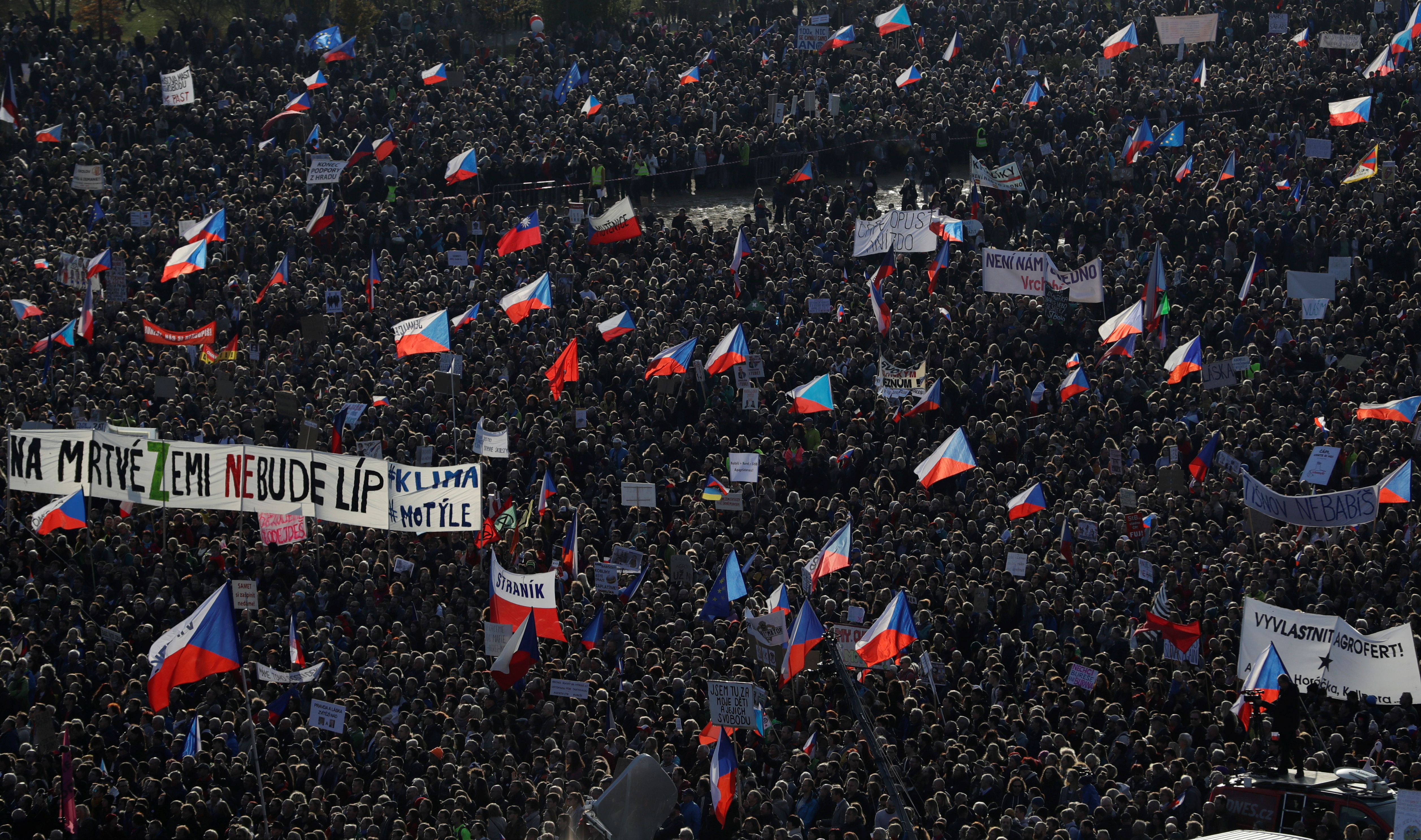 Τσεχία: Μαζικές αντικυβερνητικές διαδηλώσεις [pics]