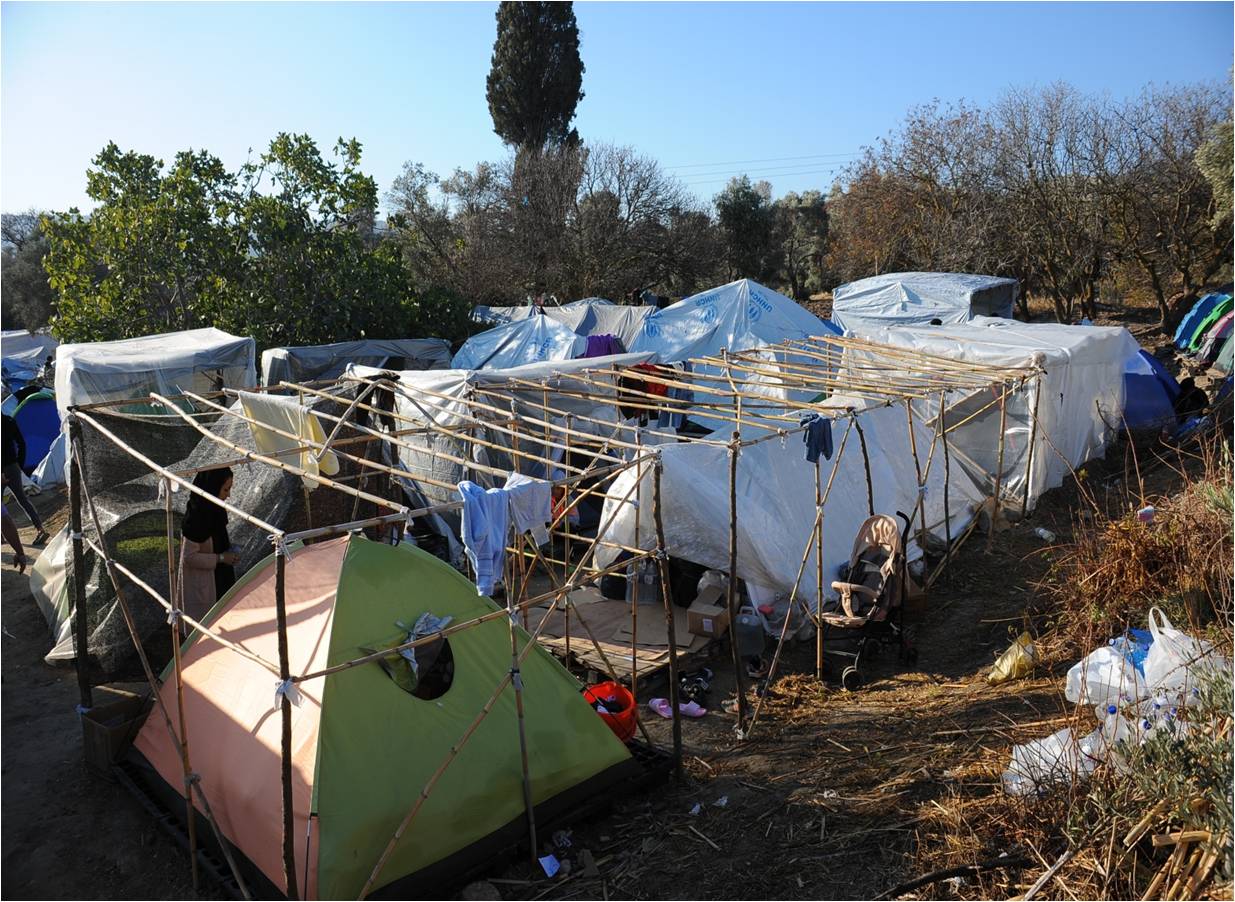 Ελεγχόμενα κέντρα στα νησιά αλλά η ενδοχώρα παραμένει… “μυστικό”